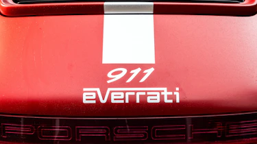 Everrati Porsche 964 – badge