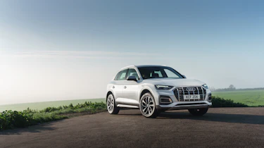 Audi Q5 2021 – front quarter static