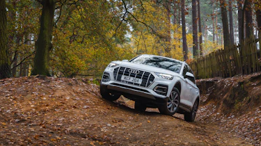 Audi Q5 2021 – front quarter off