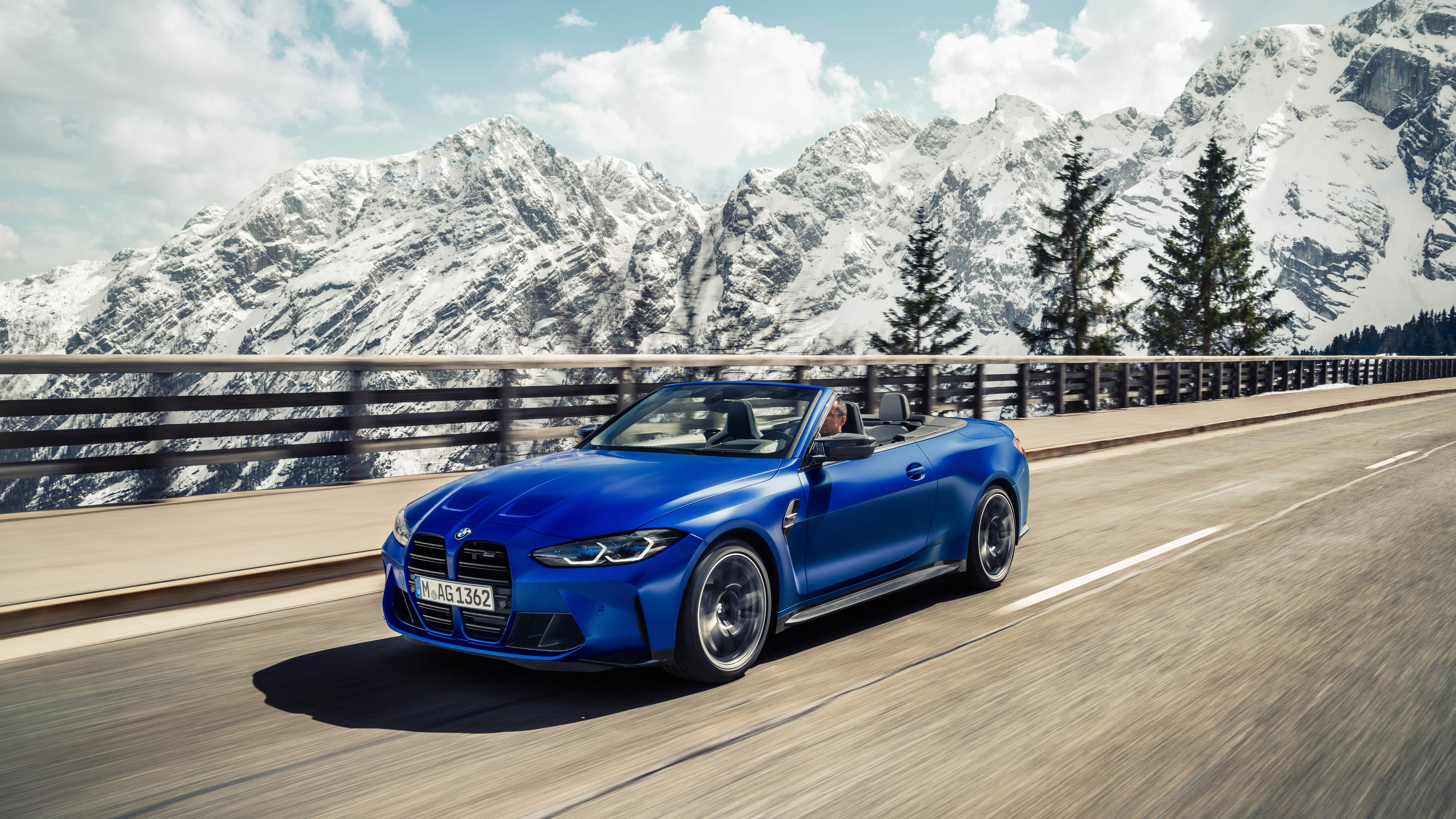 BMW M4 Competition Convertible – front tracking 3