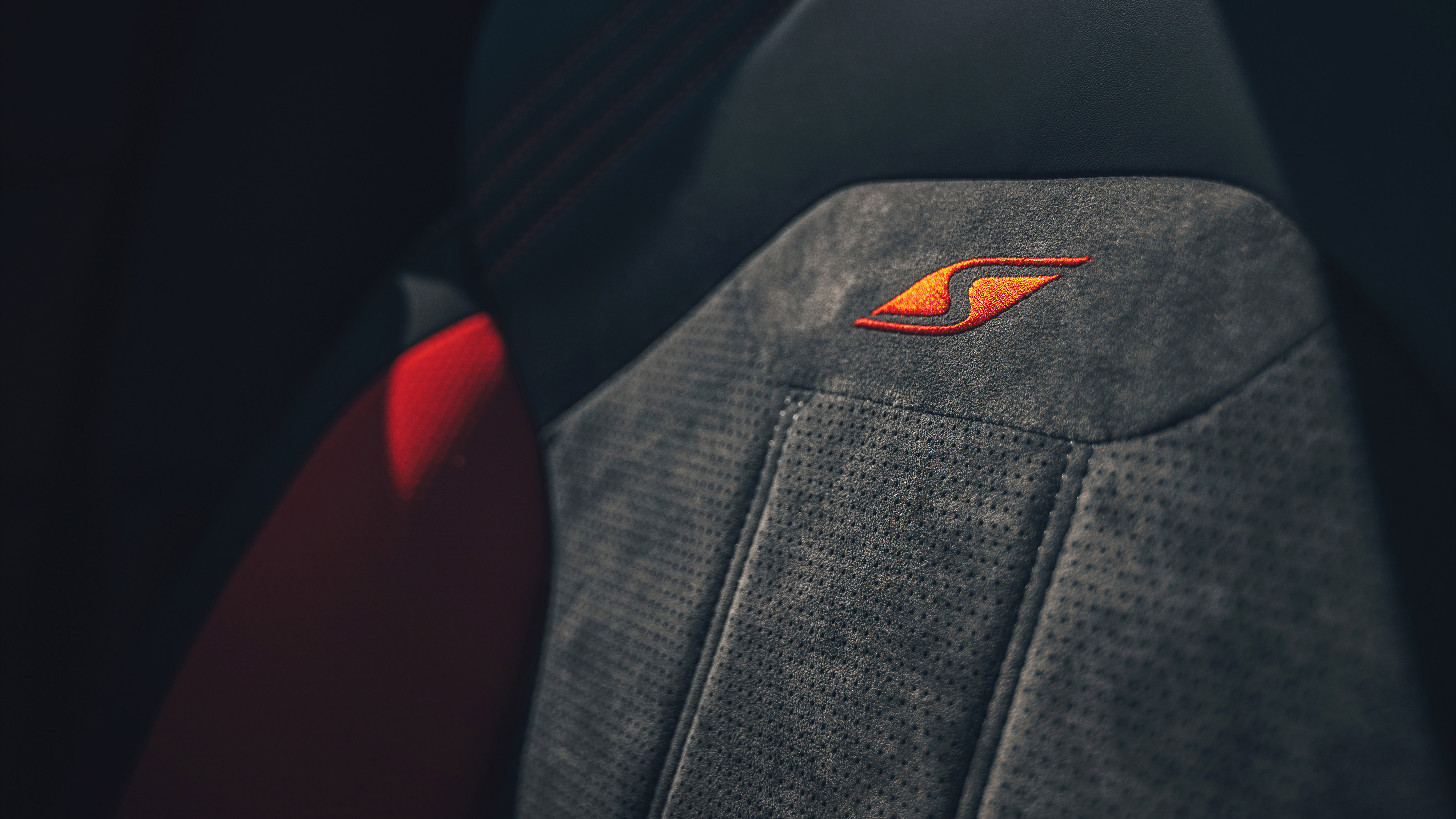 Bentley Bentayga S – seat stitch