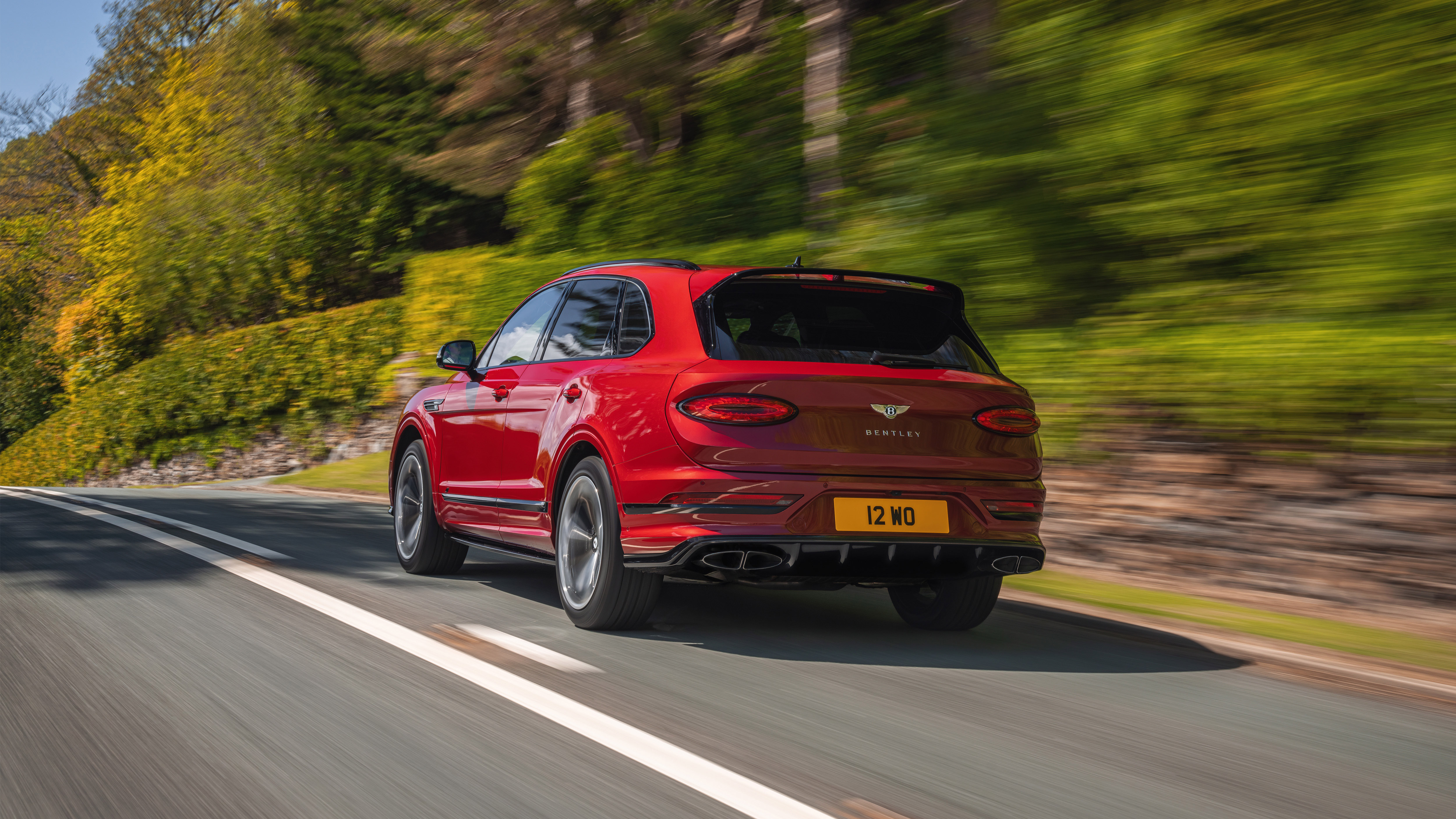 Bentley Bentayga S – rear quarter tracking