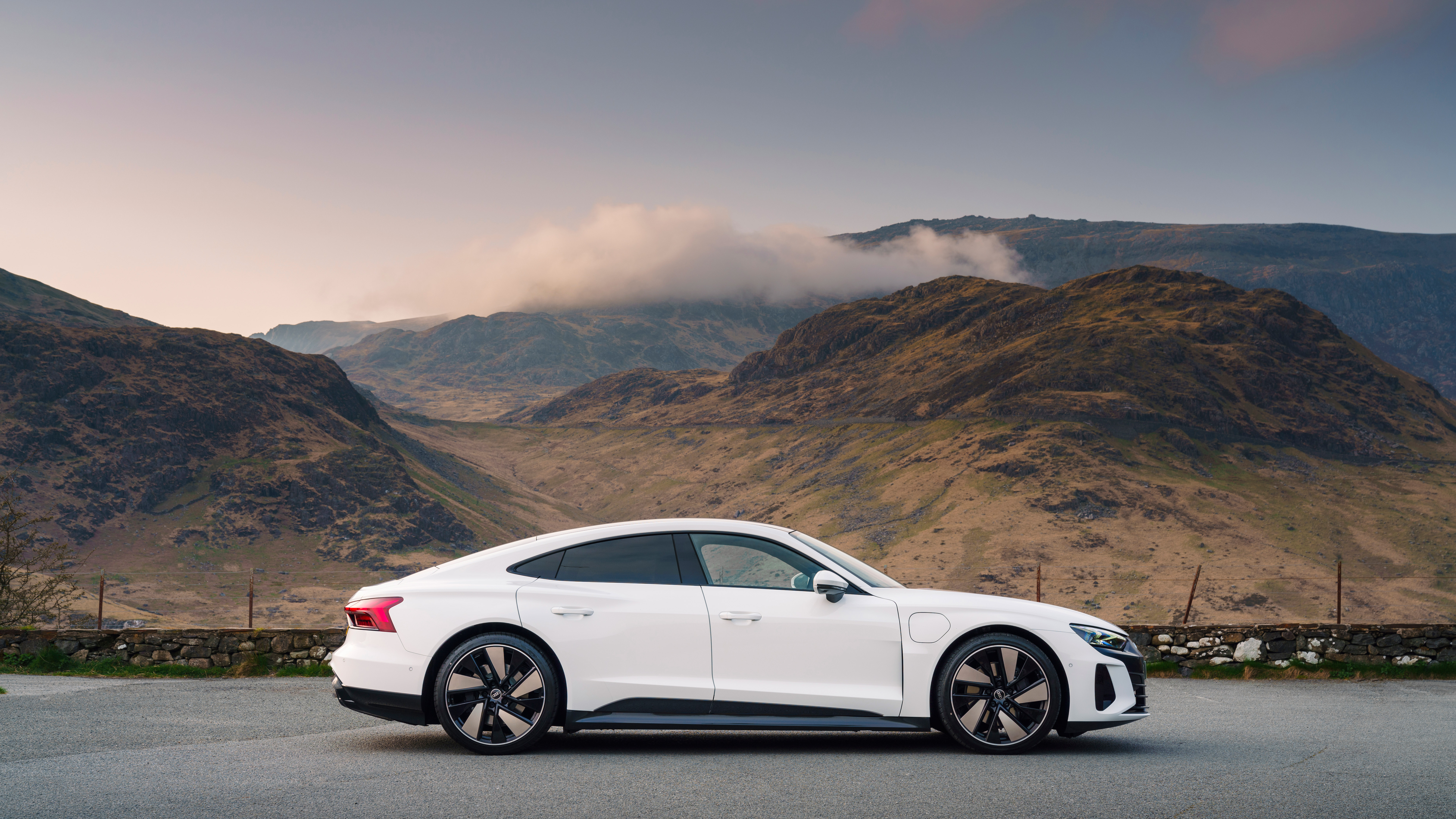 Audi e-tron GT quattro – side static