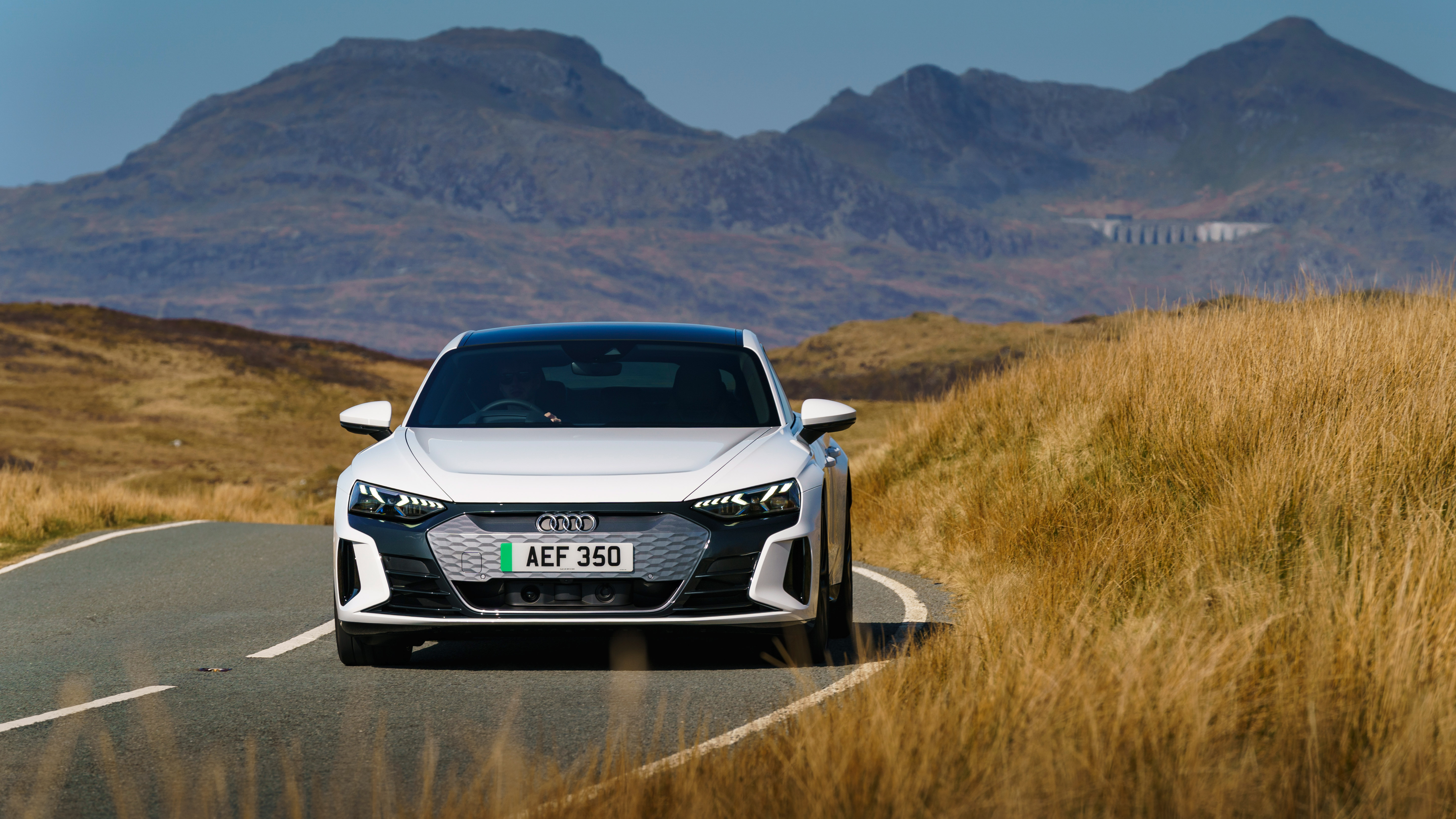 Audi e-tron GT quattro – front cornering