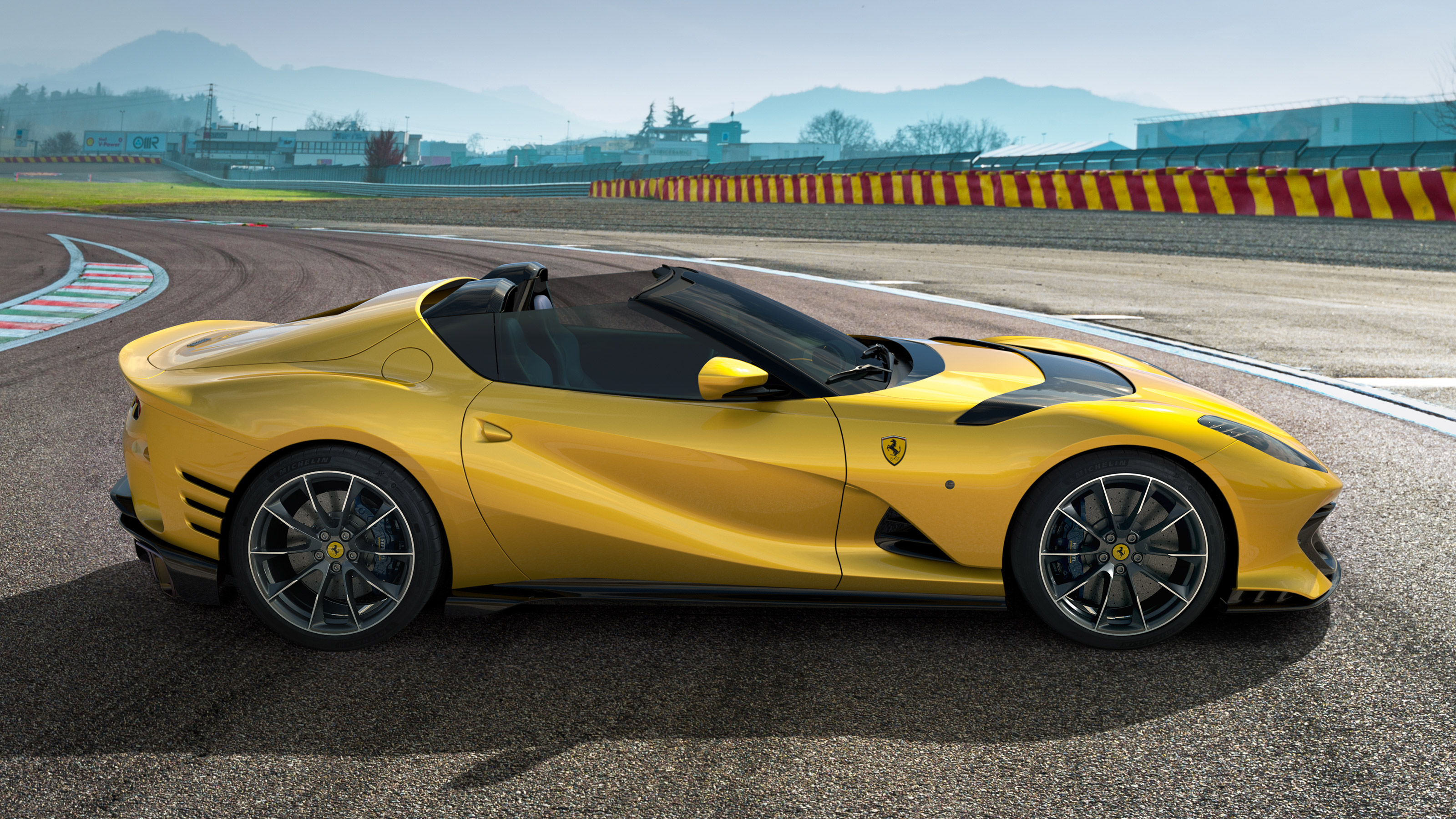 Ferrari 812 Competizione A side
