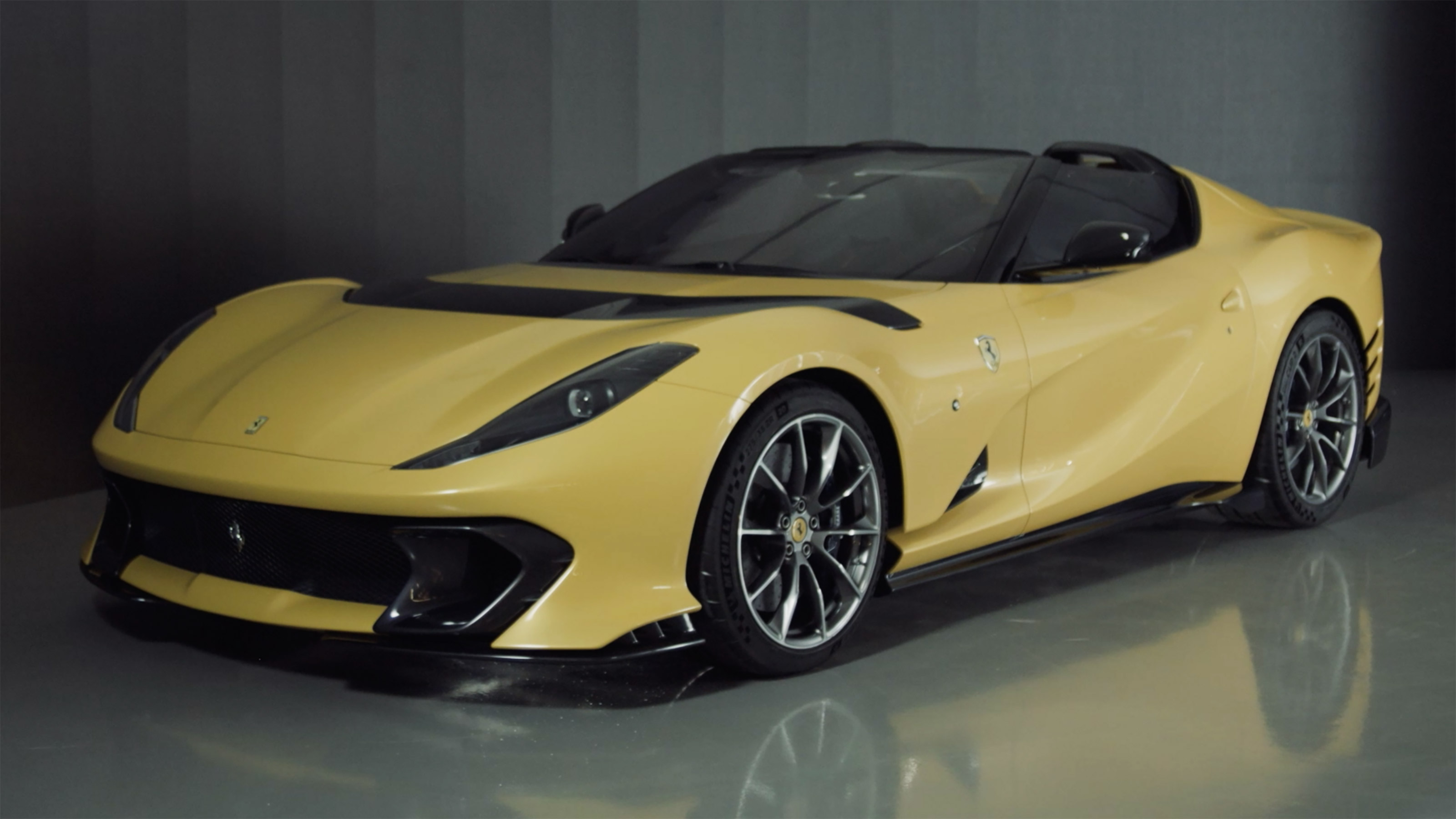 Ferrari 812 Competizione A front