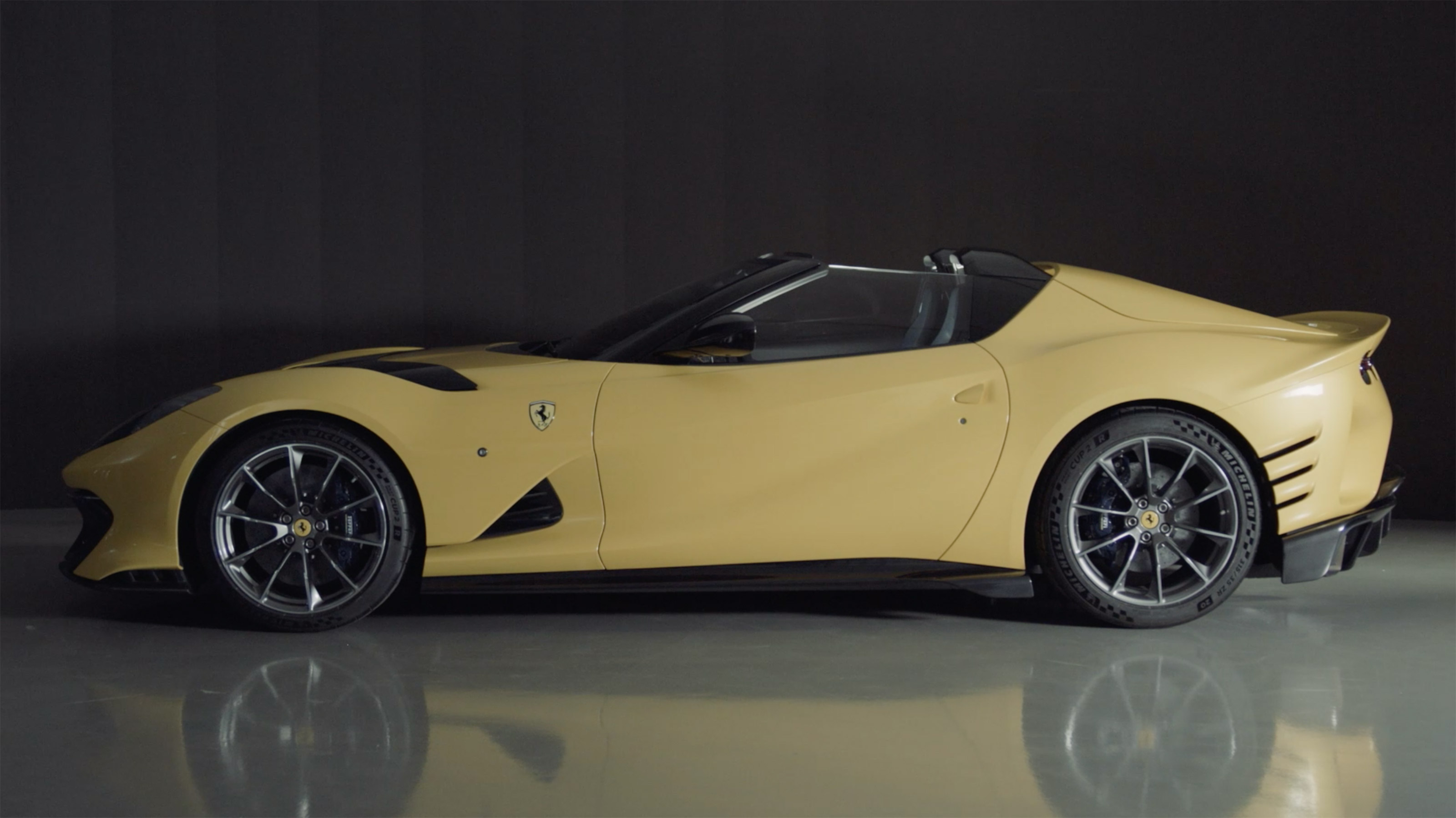 Ferrari 812 Competizione A side