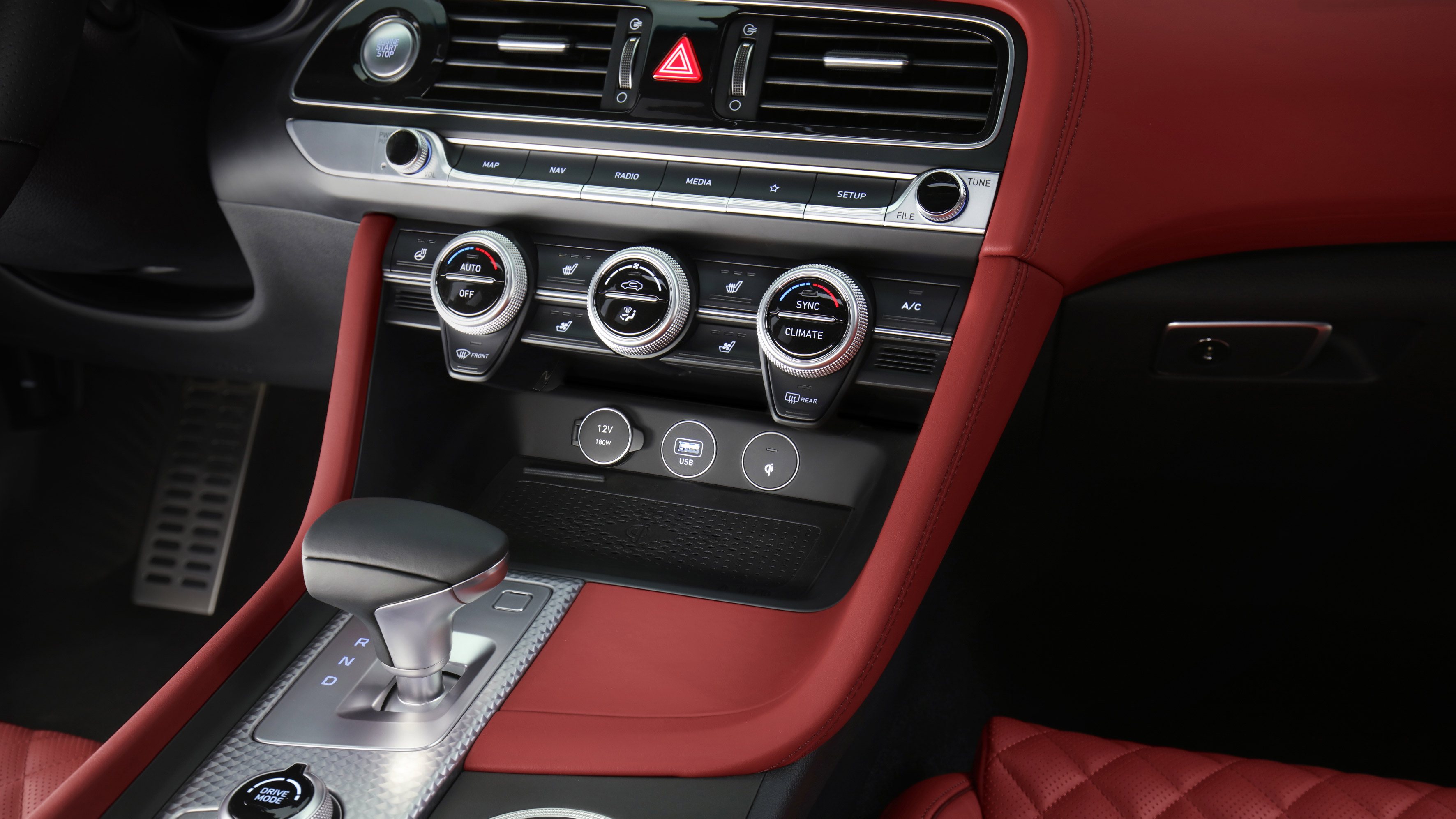 Genesis G70 Shooting Brake - dash