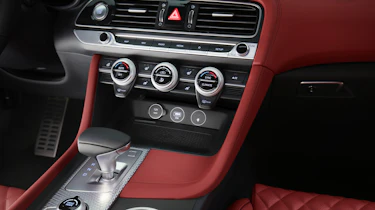 Genesis G70 Shooting Brake - dash