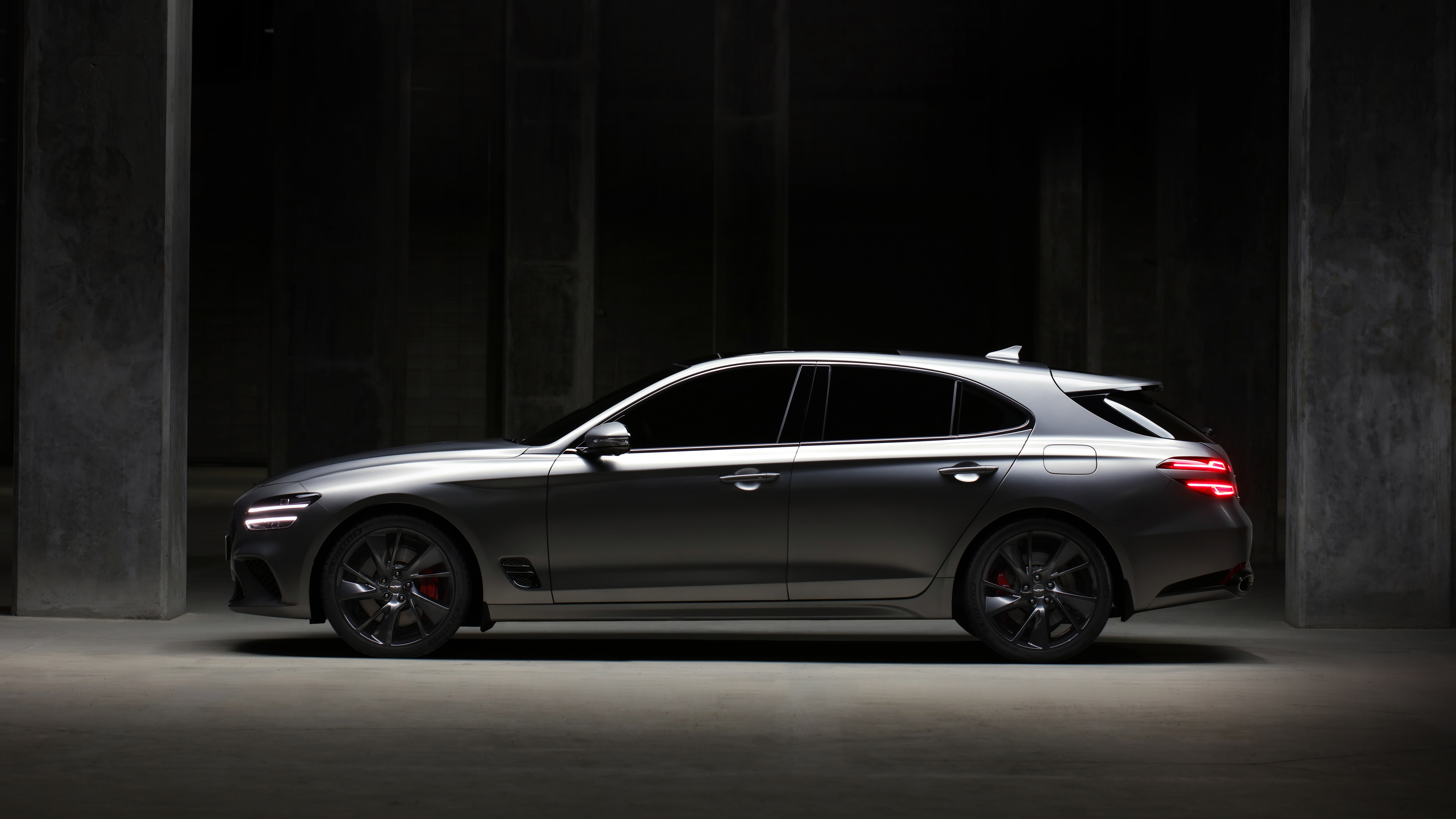 Genesis G70 Shooting Brake - side