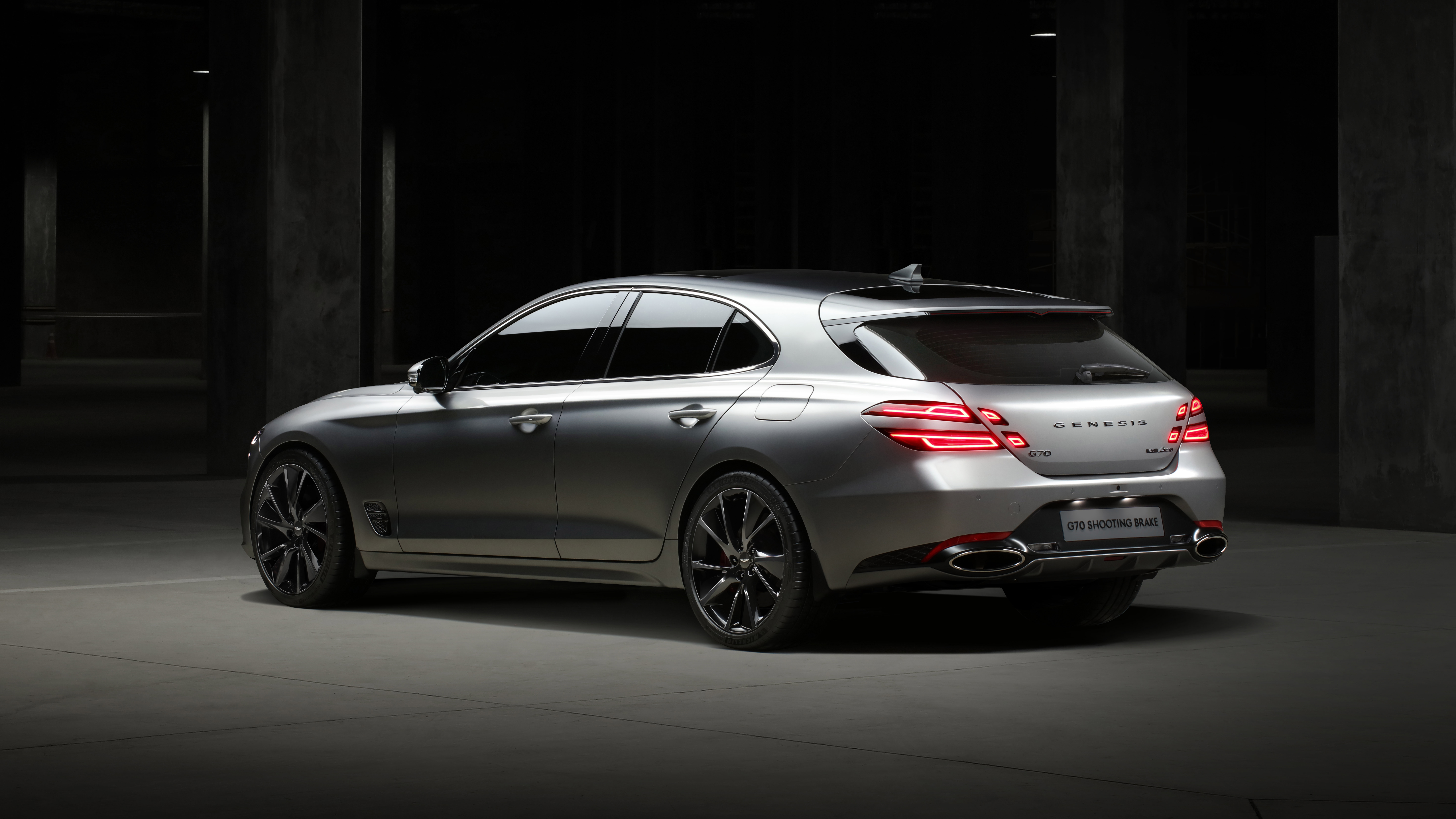 Genesis G70 Shooting Brake - rear quarter