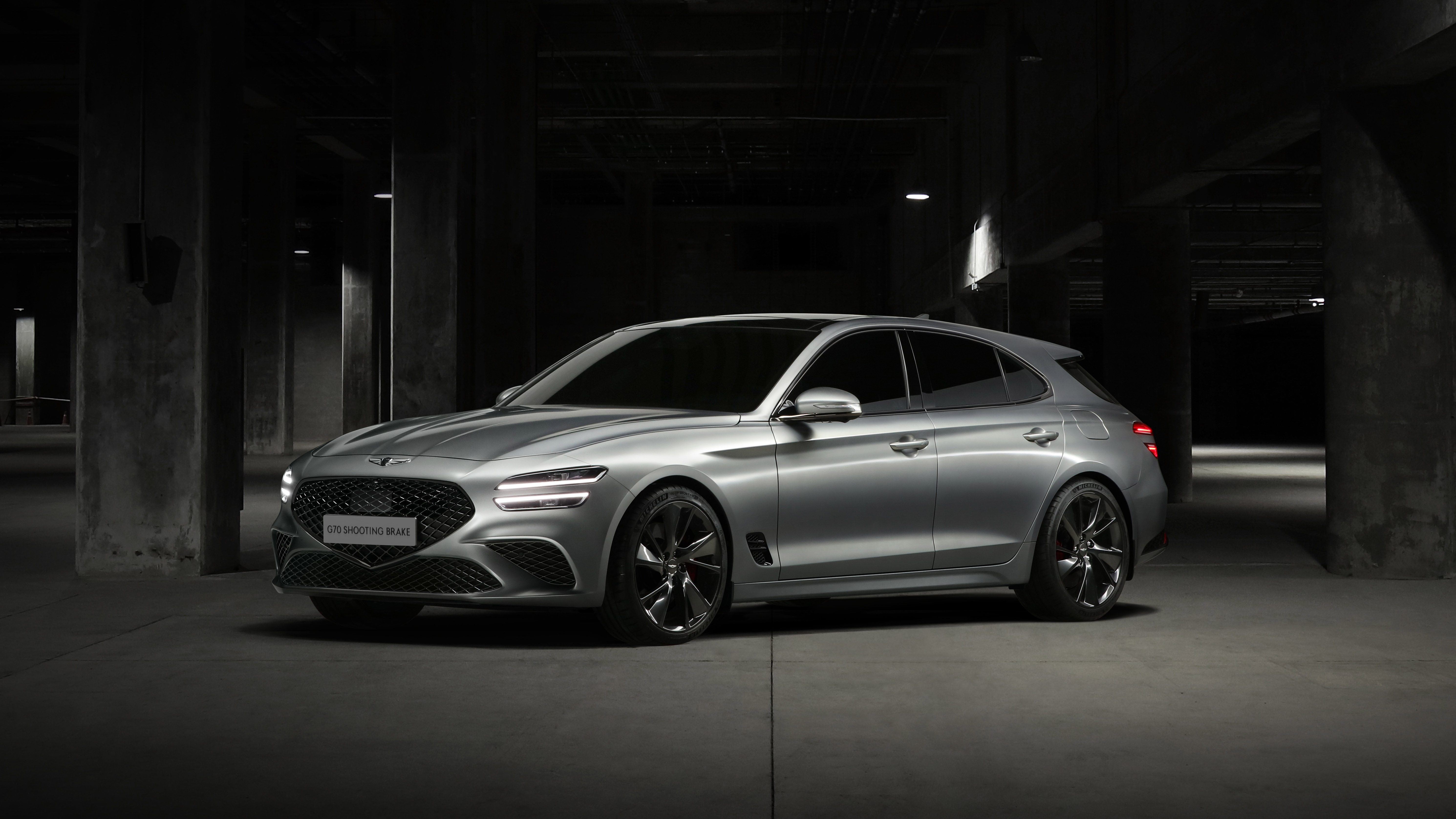 Genesis G70 Shooting Brake - front quarter