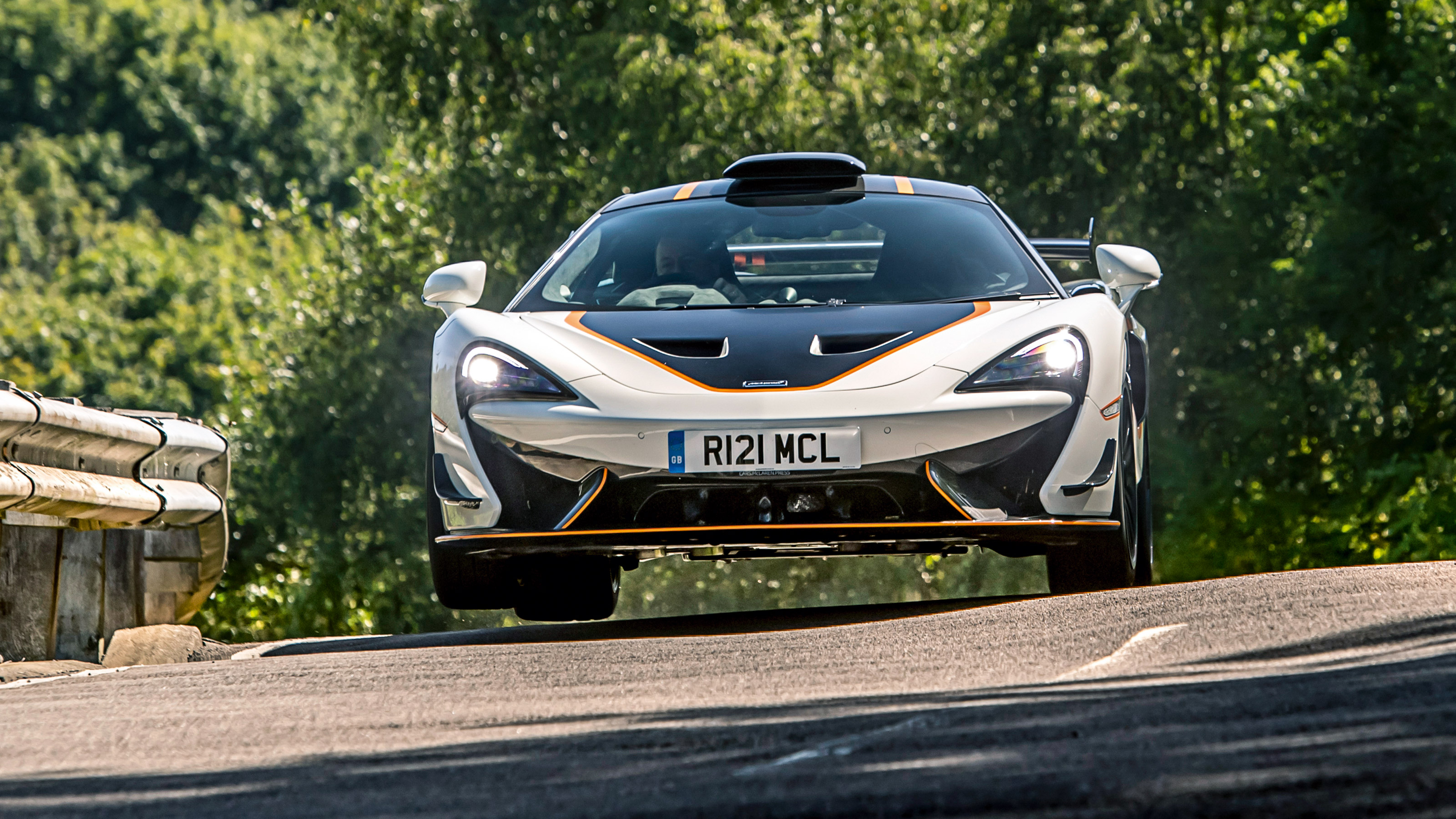 McLaren 620R v Porsche 911 GT3 RS