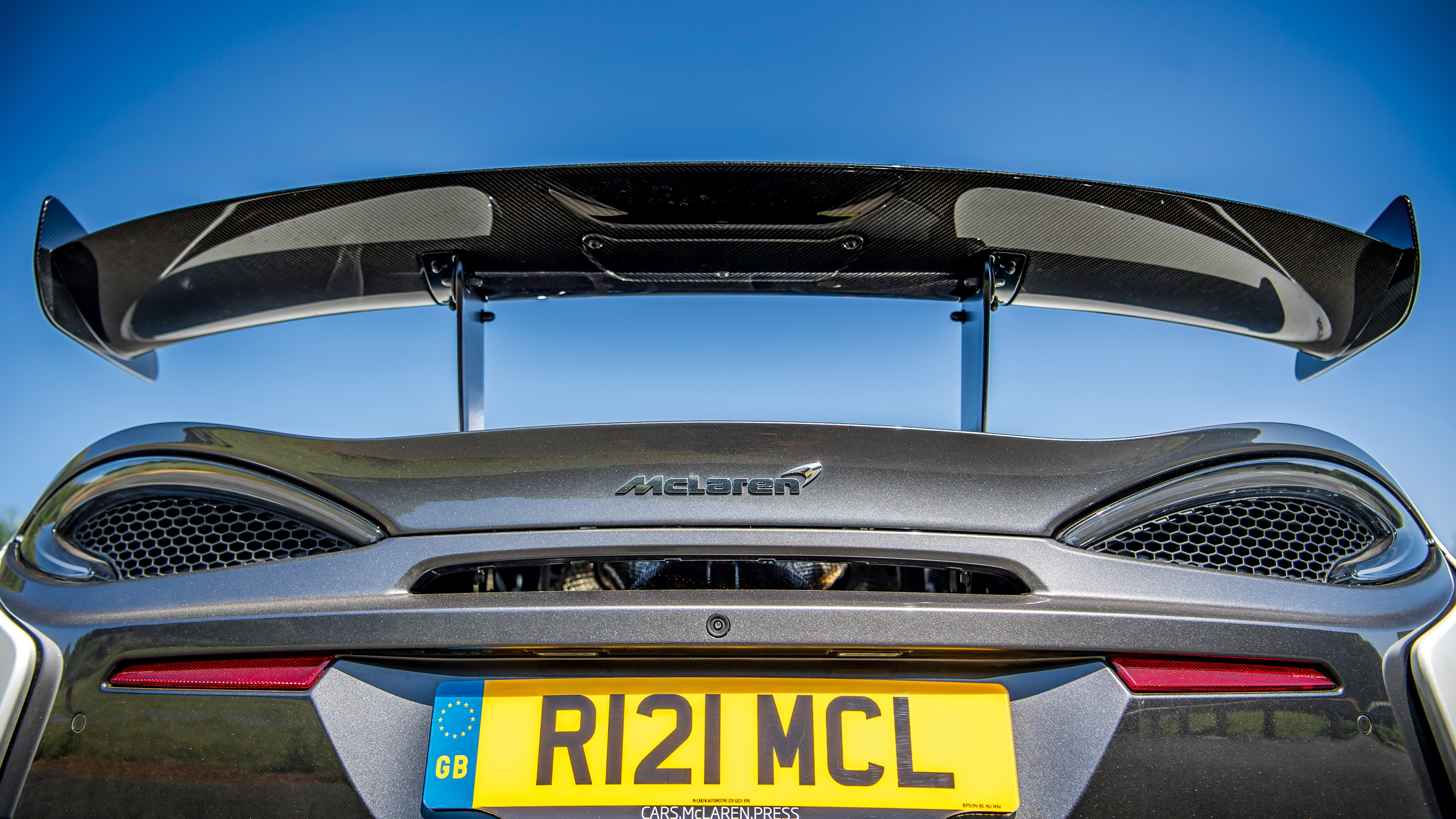 McLaren 620R v Porsche 911 GT3 RS