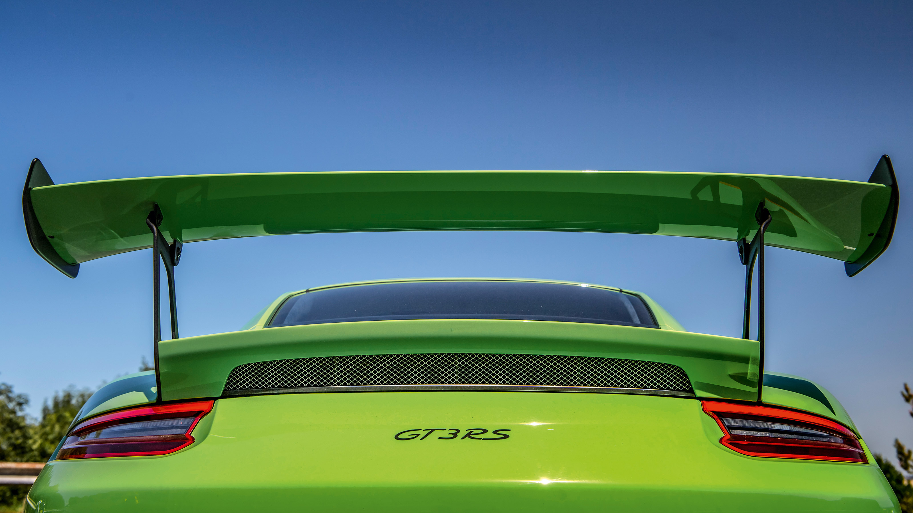 McLaren 620R v Porsche 911 GT3 RS