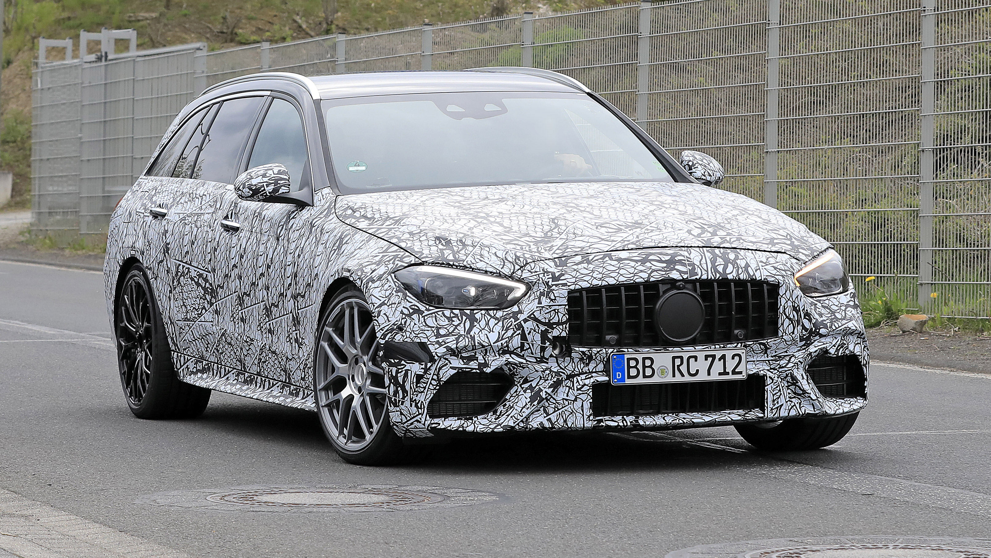 2022 Mercedes-AMG C63 S Estate – front quarter