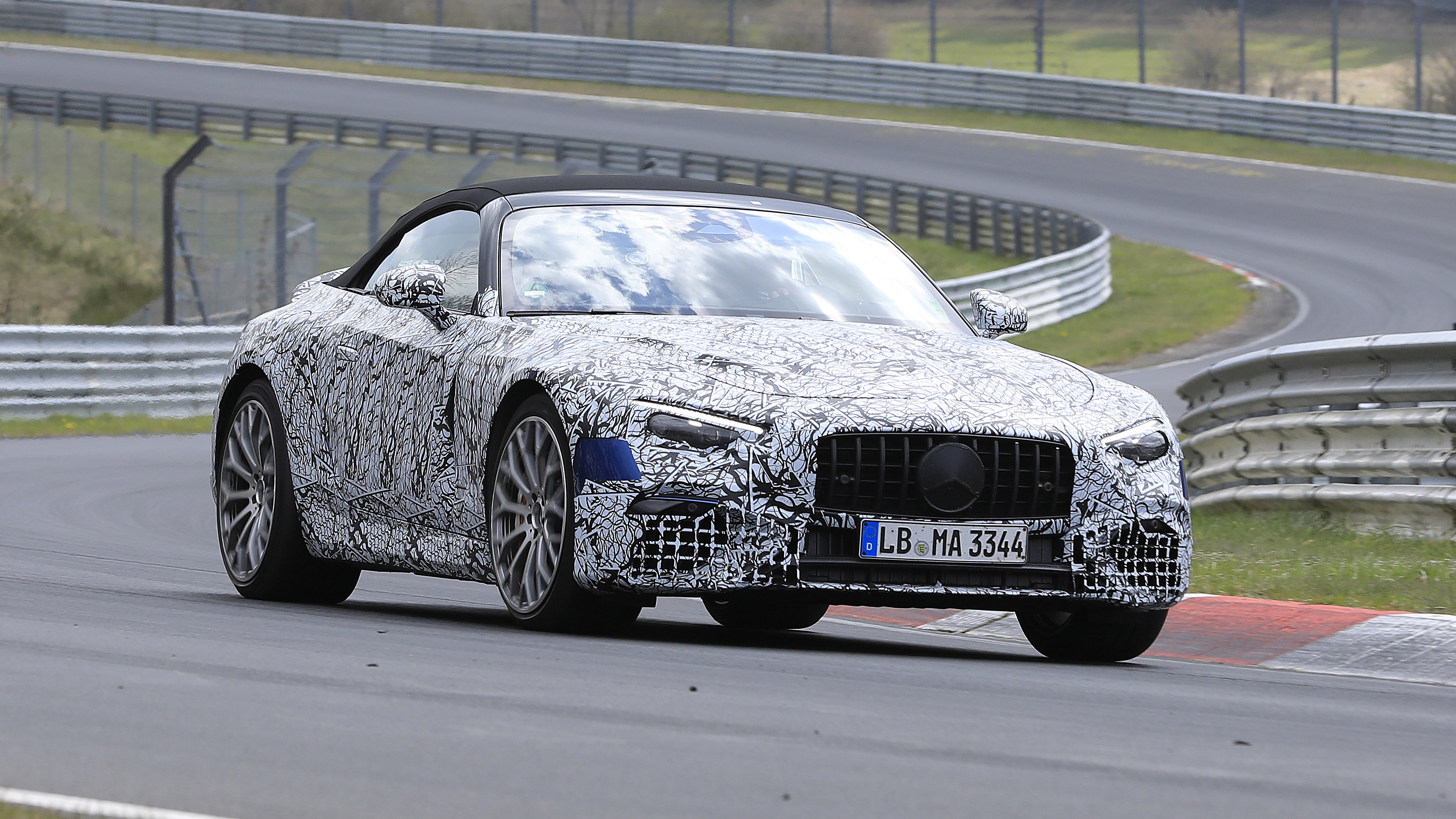 2021 Mercedes SL Spy - front quarter