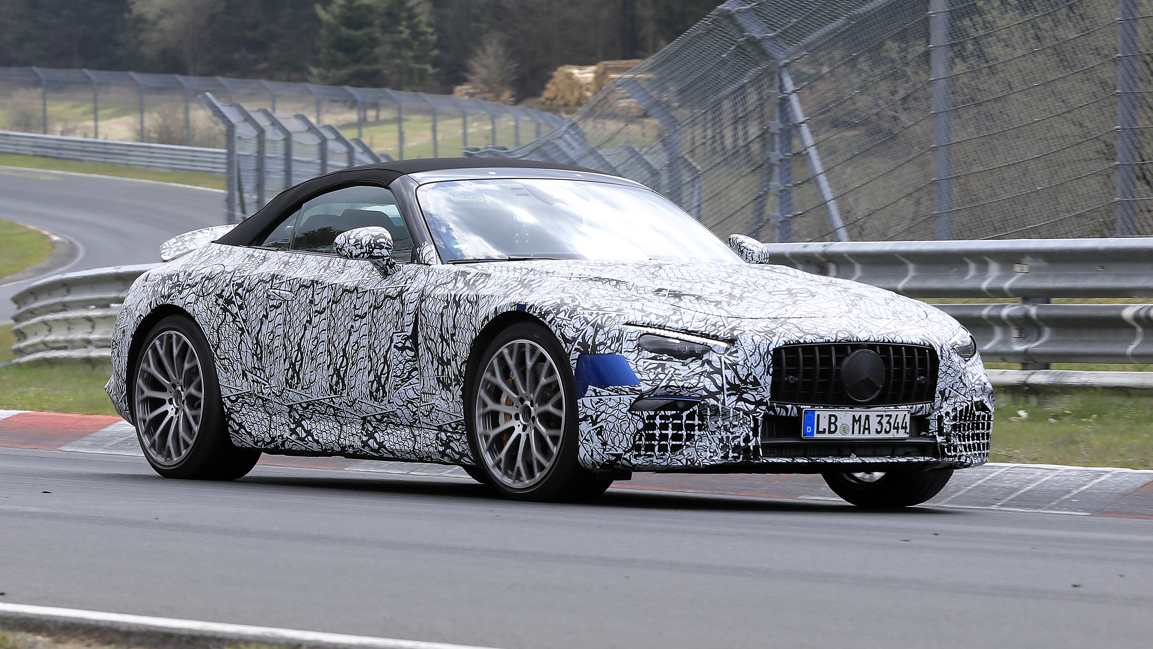 2021 Mercedes SL Spy - front quarter