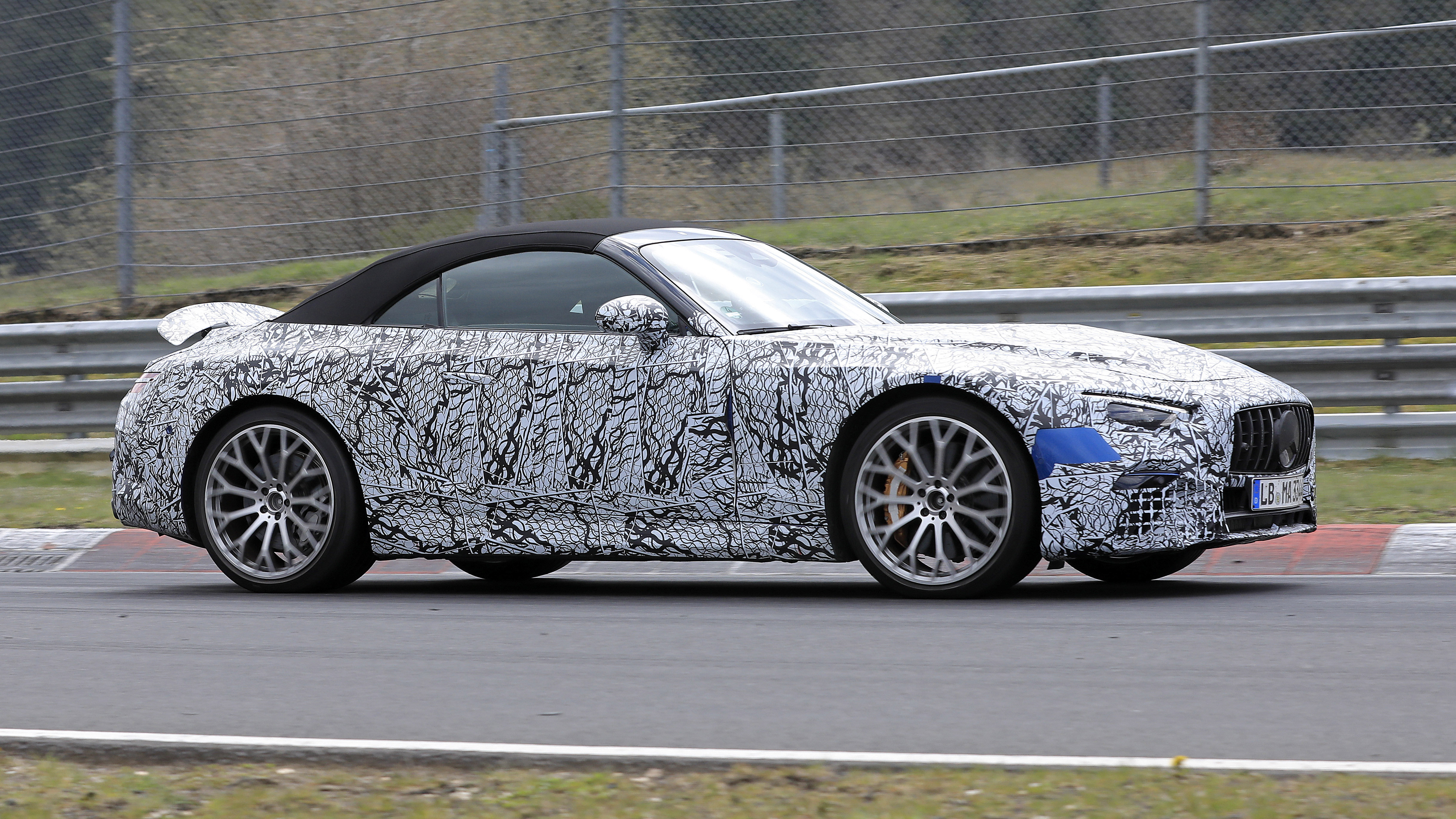 2021 Mercedes SL Spy - front quarter