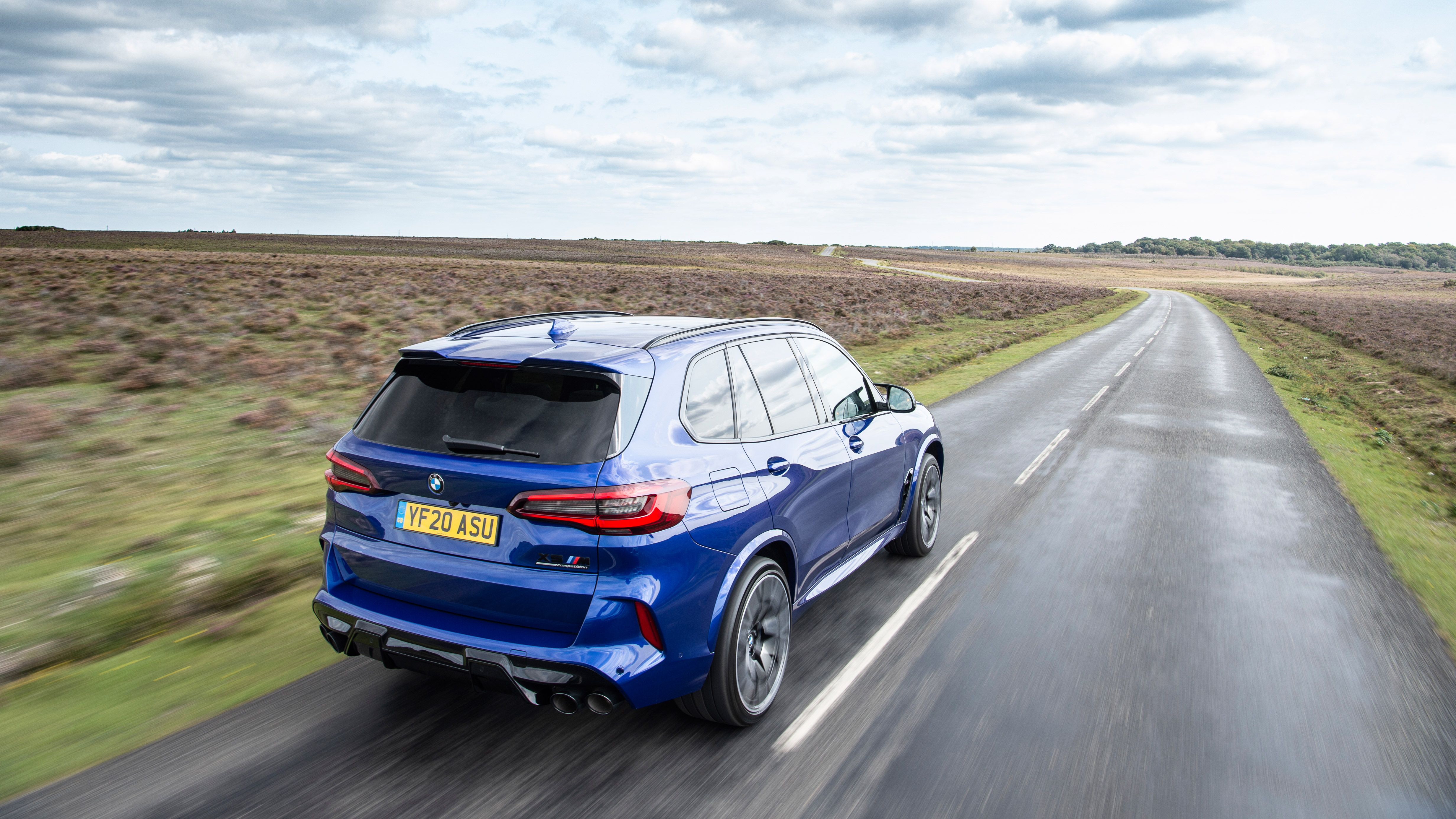 BMW X5M Competition - rear tracking