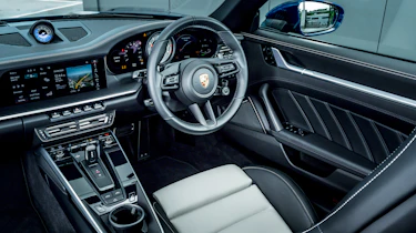 Porsche 911 Turbo S Cabriolet – interior