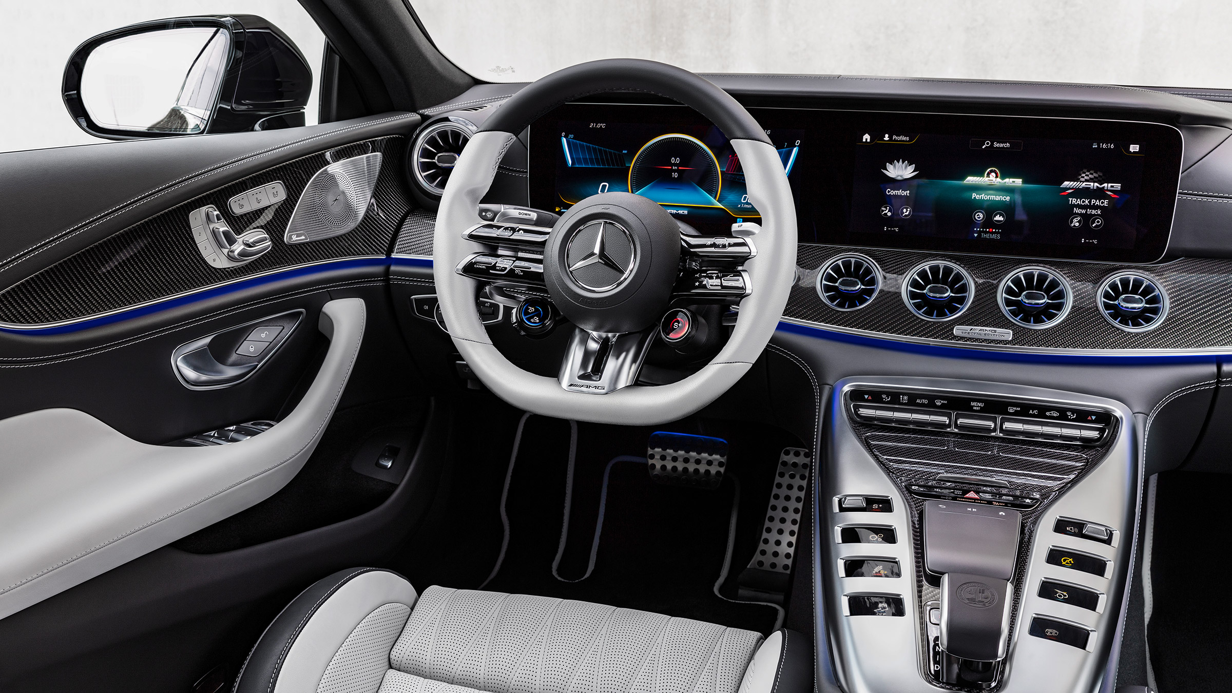 Mercedes-AMG GT53 MY22 – interior