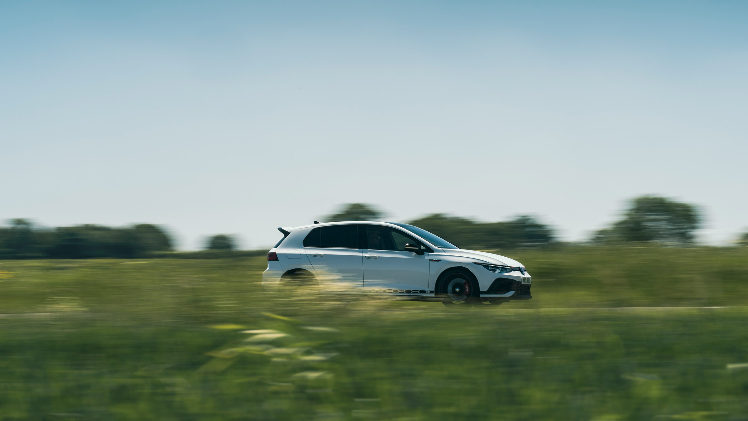 Volkswagen Golf GTI Clubsport 45 – side pan