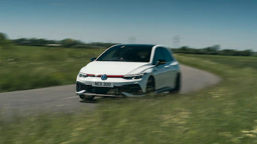 Volkswagen Golf GTI Clubsport 45 – front cornering