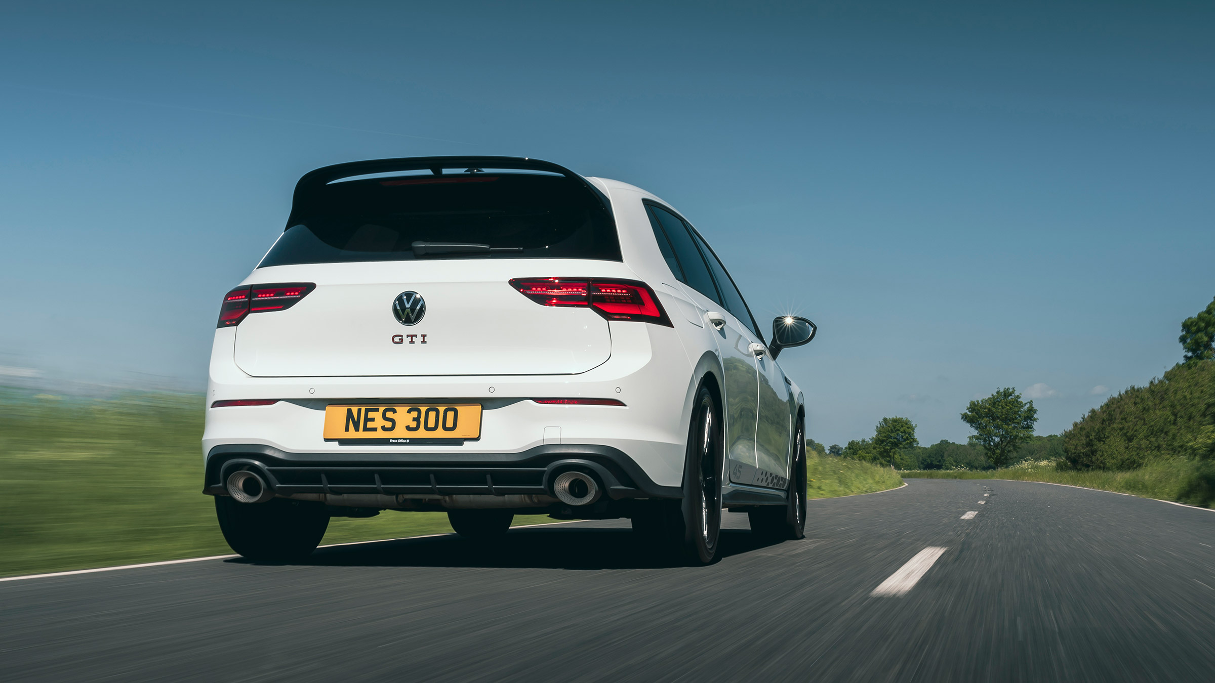 Volkswagen Golf GTI Clubsport 45 – rear tracking