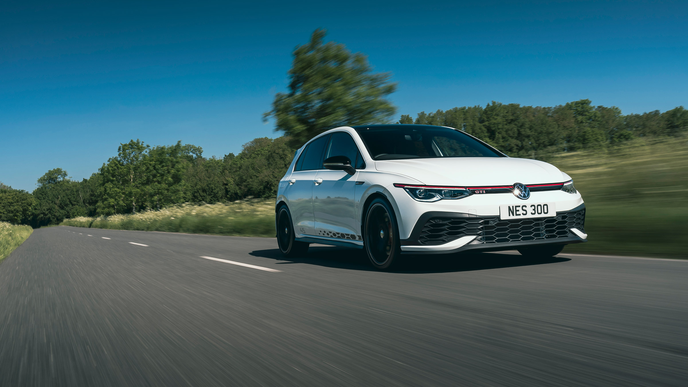 Volkswagen Golf GTI Clubsport 45 – front tracking 2