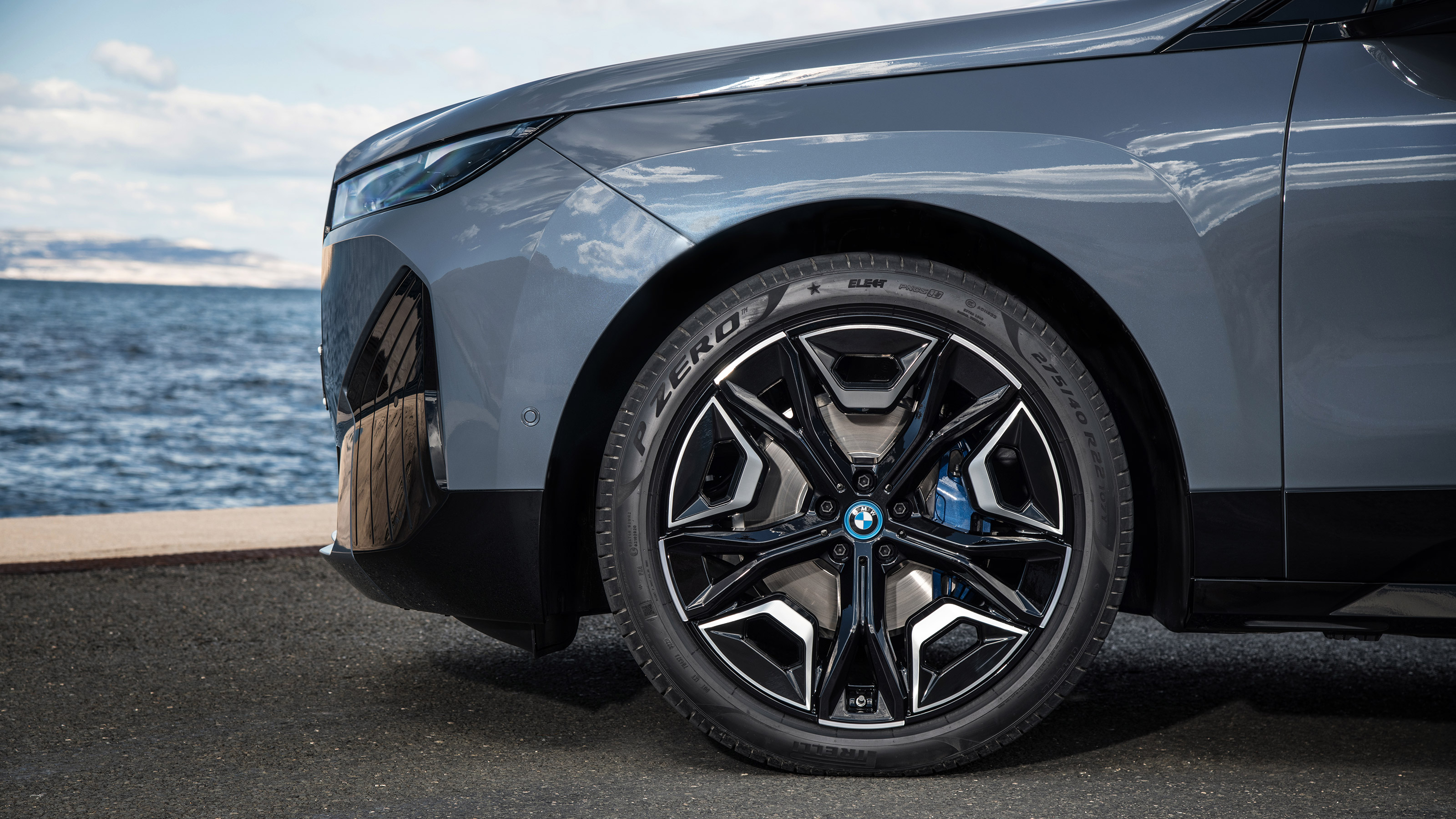 BMW iX