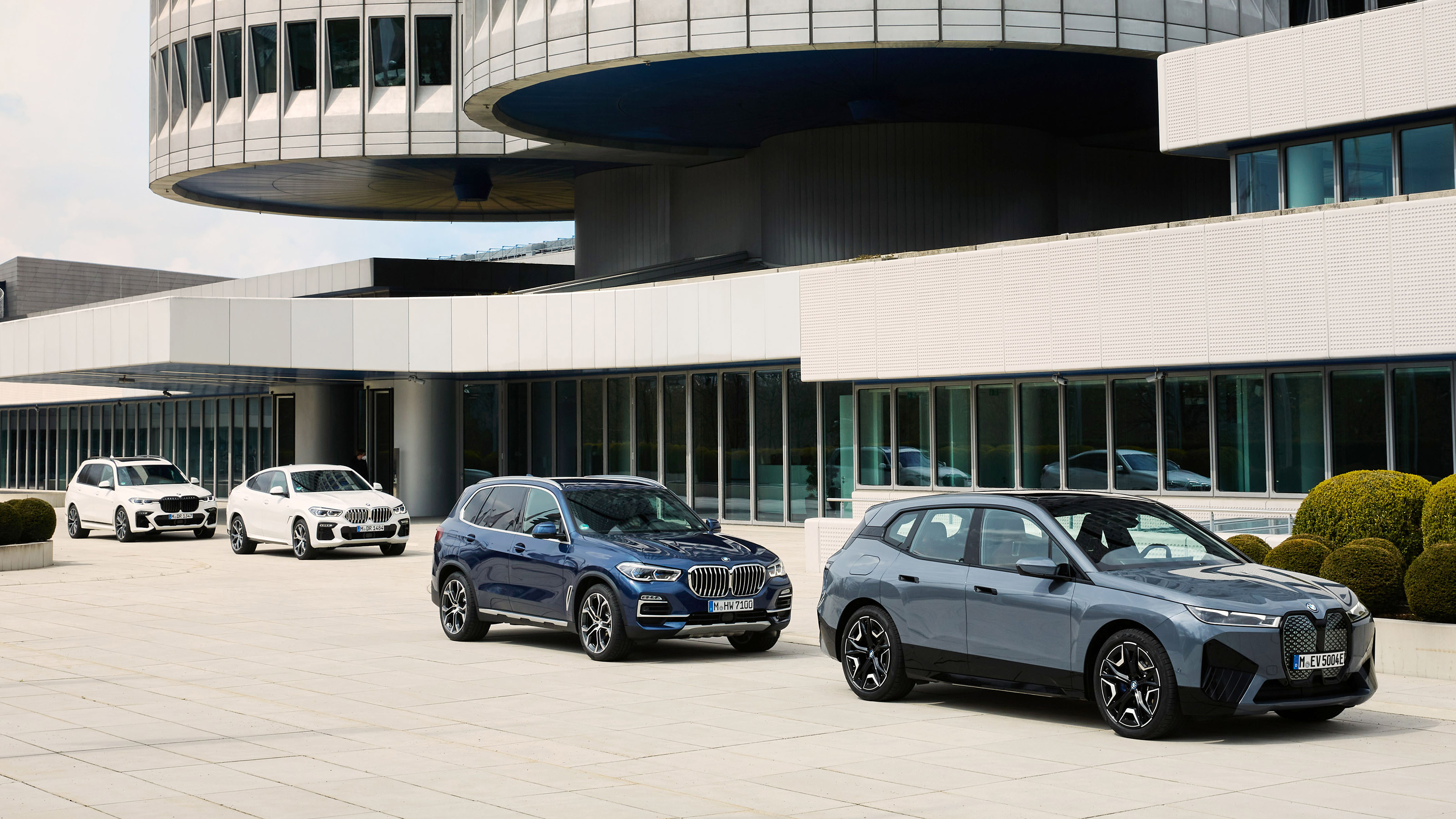 BMW iX