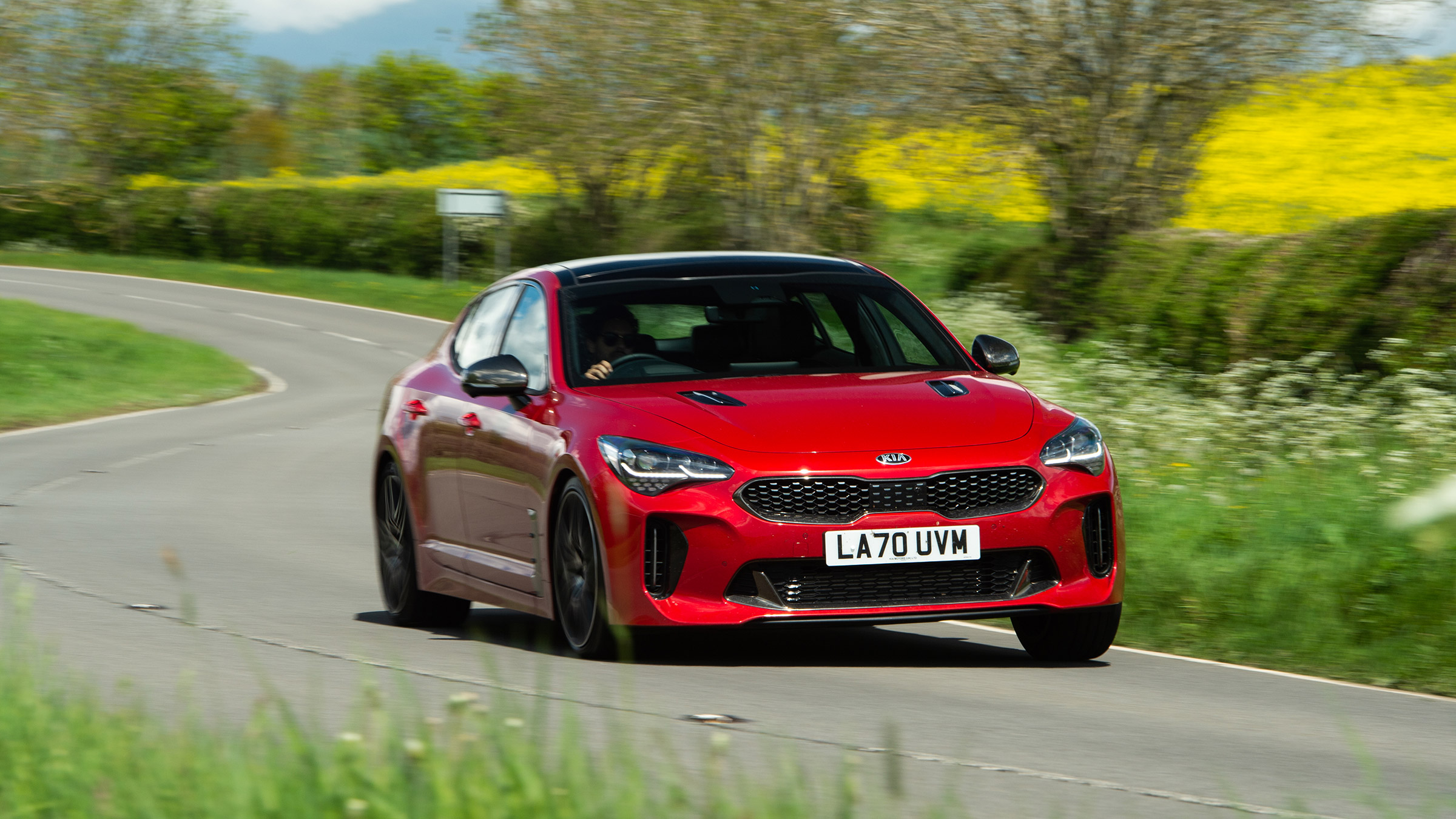 Kia Stinger GT-S MY21 – front cornering closer