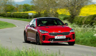 Kia Stinger GT-S MY21 – front cornering closer
