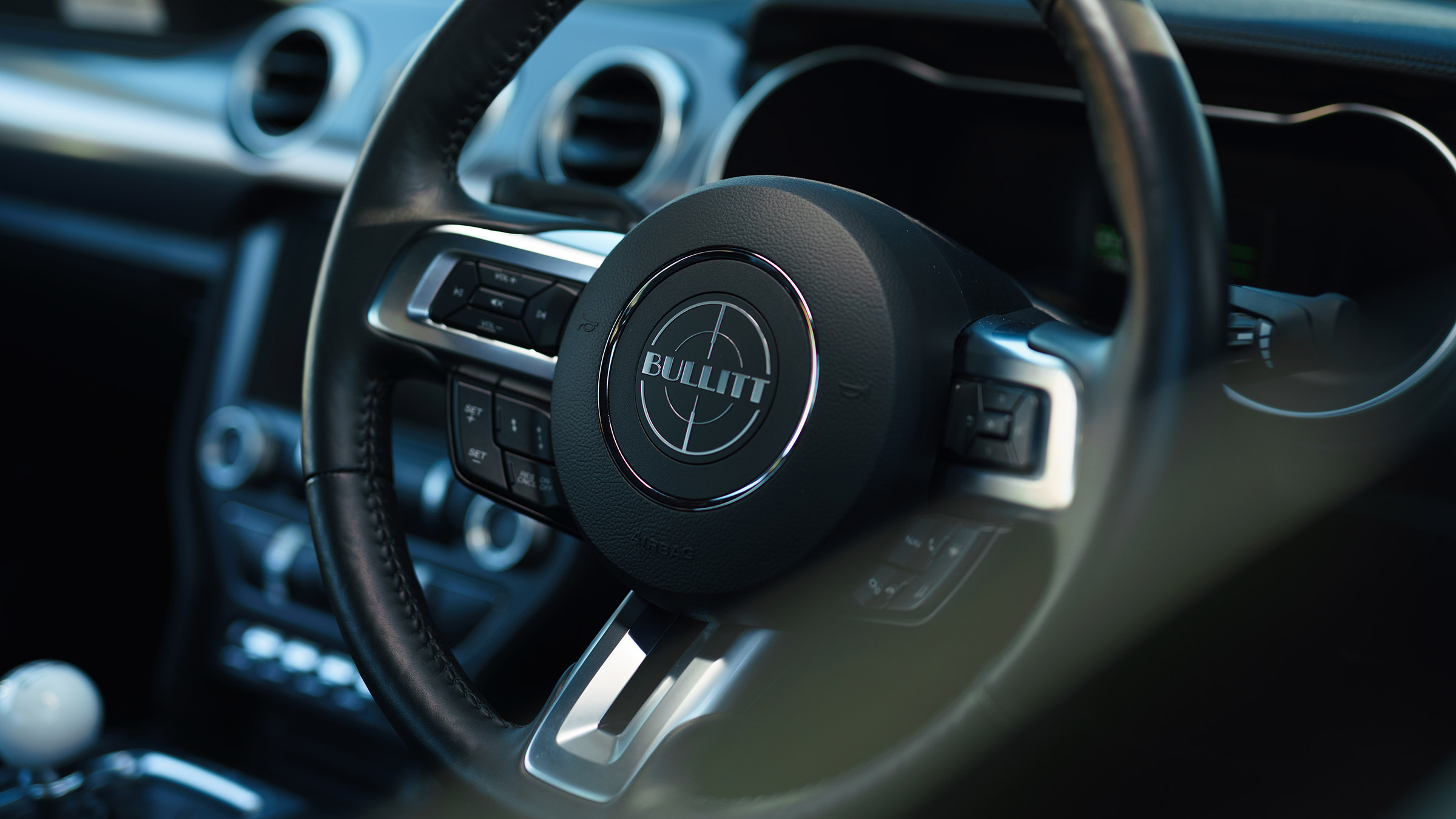Ford Mustang Steve McQueen Bullitt Edition – steering wheel
