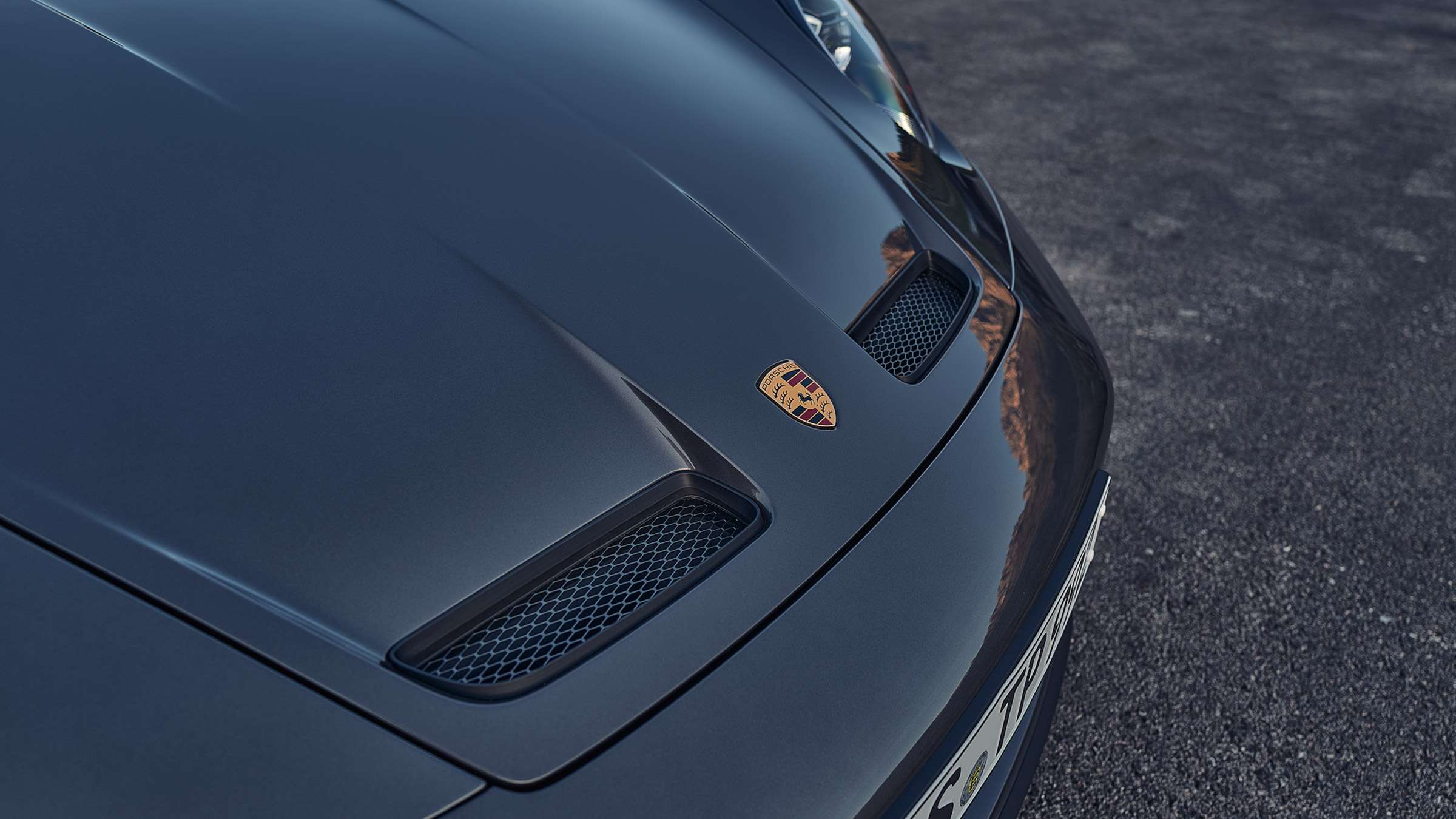 Porsche 911 GT3 Touring – bonnet