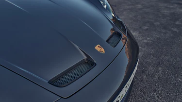 Porsche 911 GT3 Touring – bonnet