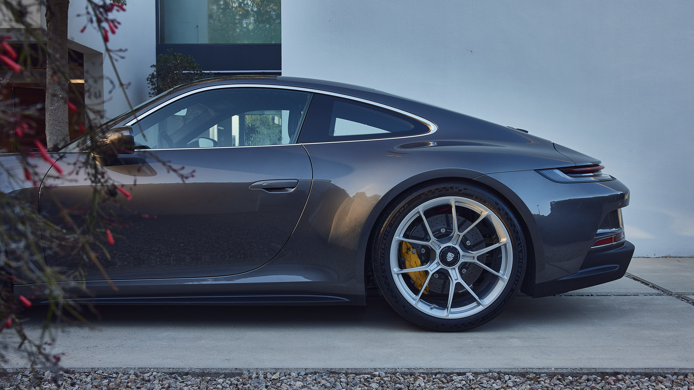 Porsche 911 GT3 Touring – rear profile