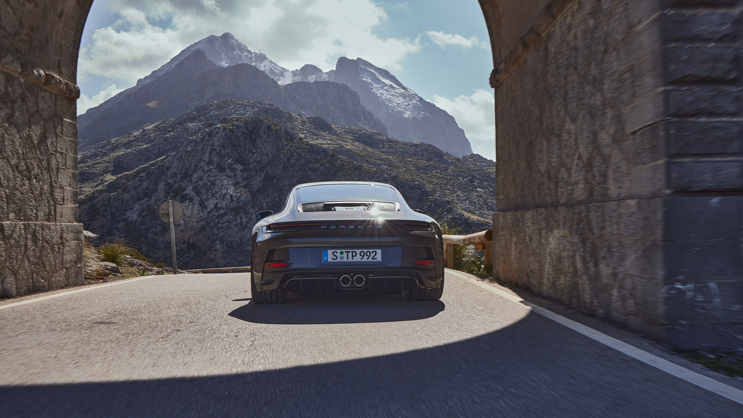 Porschre 911 GT3 Touring – rea