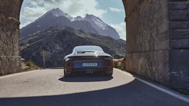 Porschre 911 GT3 Touring – rea