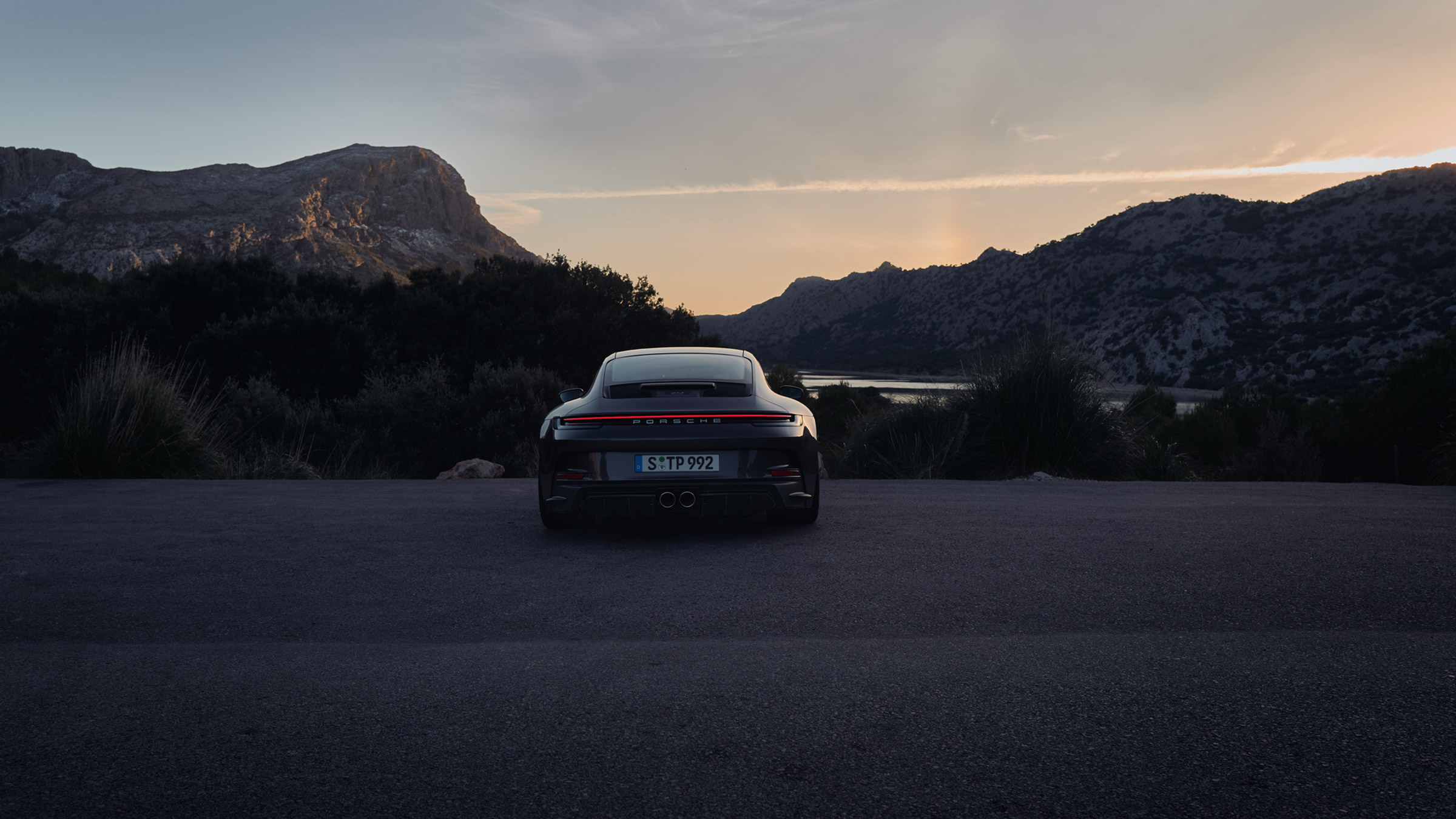 Porsche 911 GT3 Touring – rear low light