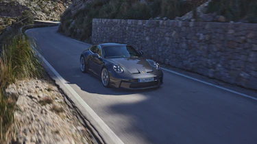Porsche 911 GT3 Touring – front in shadow