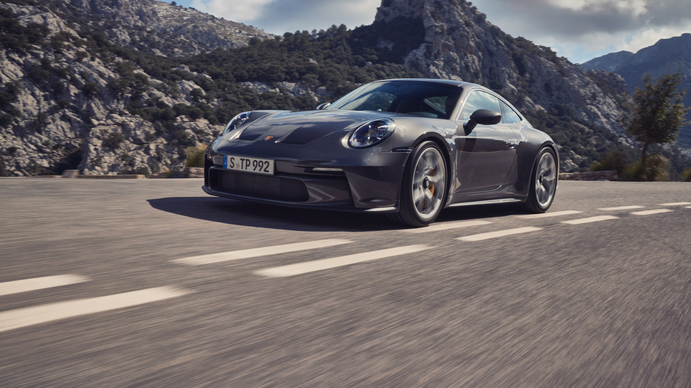 Porsche 911 GT3 Touring – front quarter