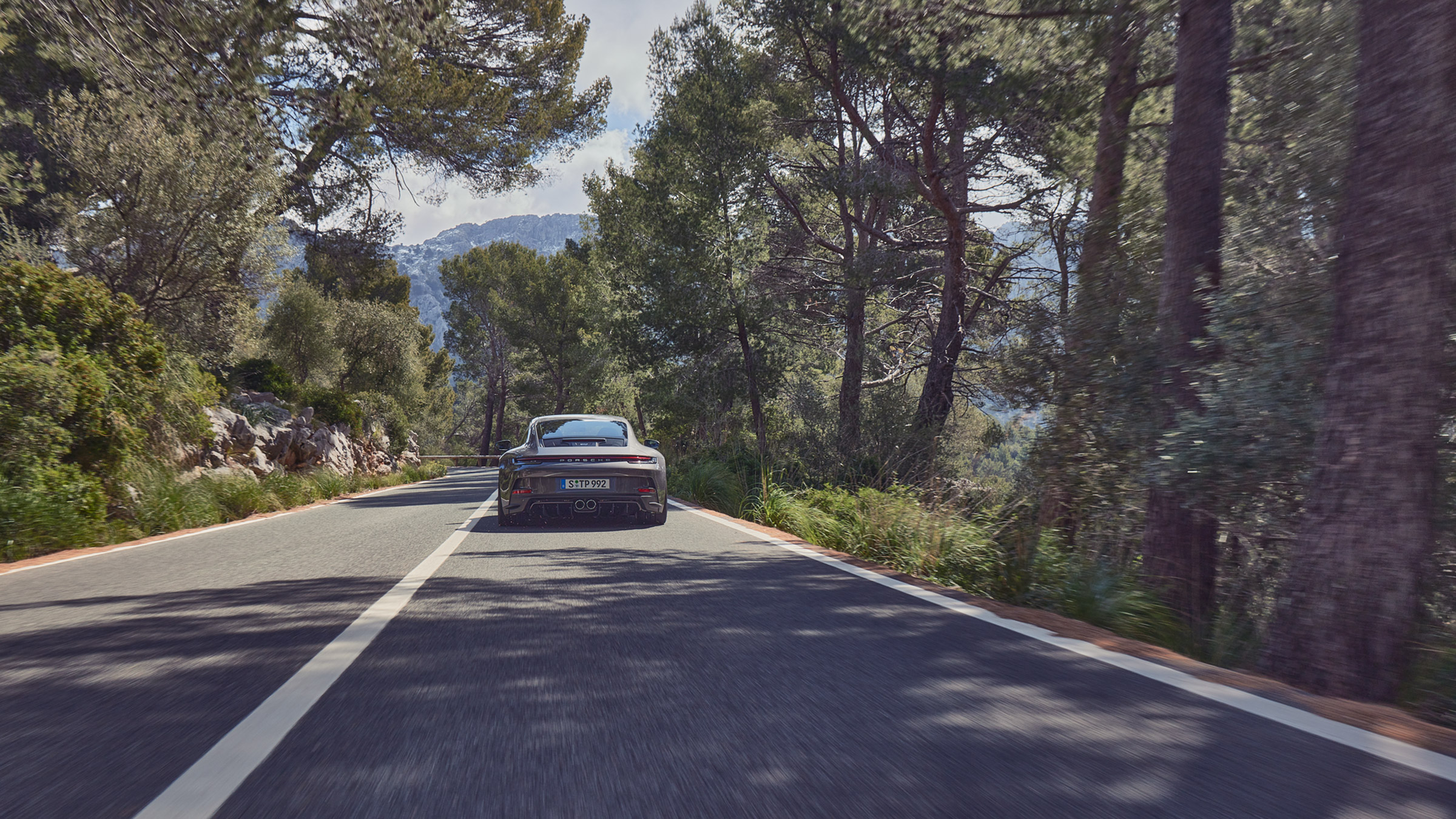 Porsche 911 GT3 Touring – rear tracking