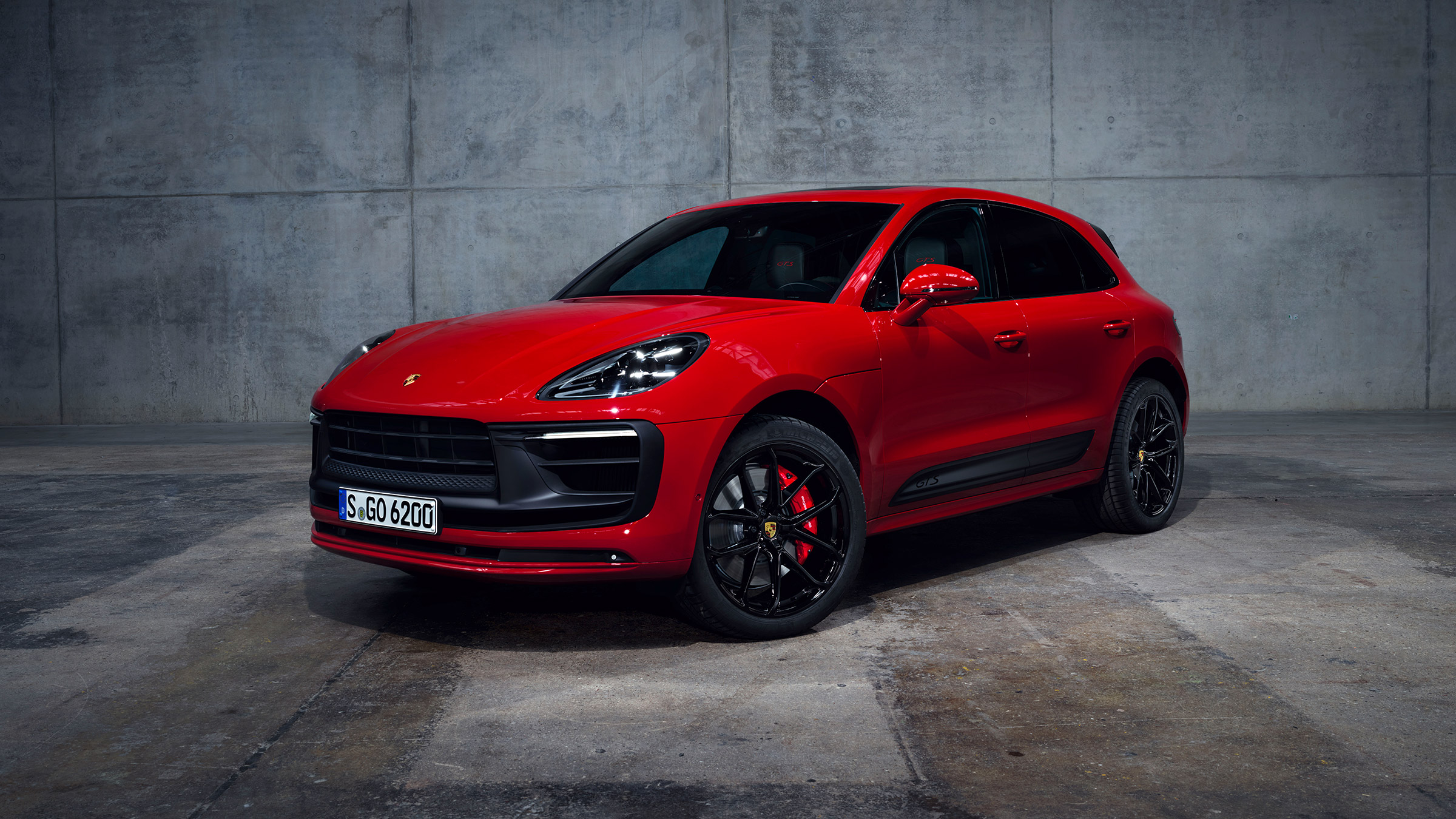 2021 Porsche Macan GTS front quarter