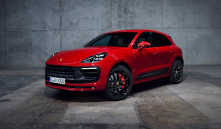 2021 Porsche Macan GTS front quarter