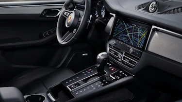 2021 Porsche Macan S – console