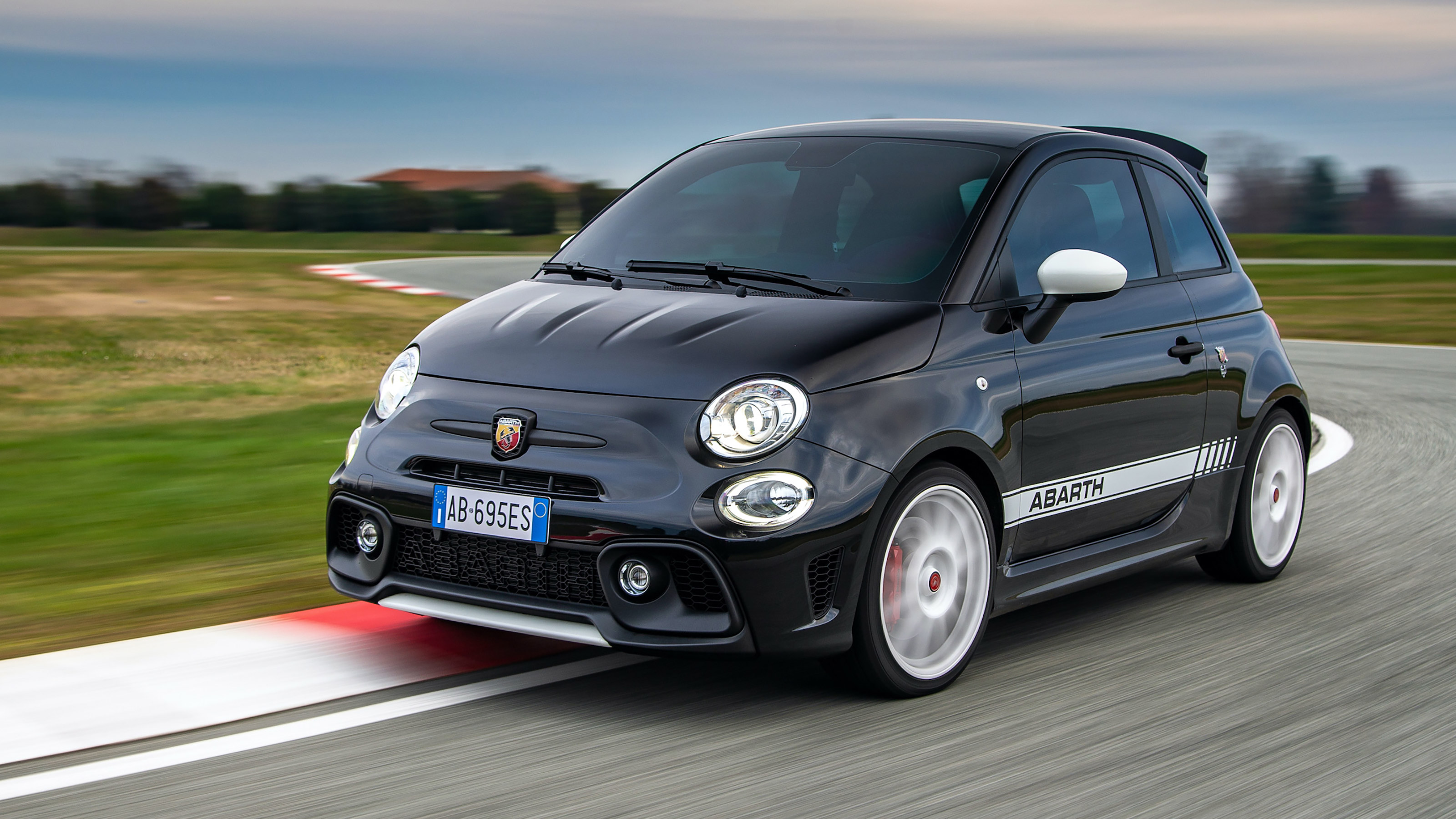 2021 Abarth 695 Esseesse