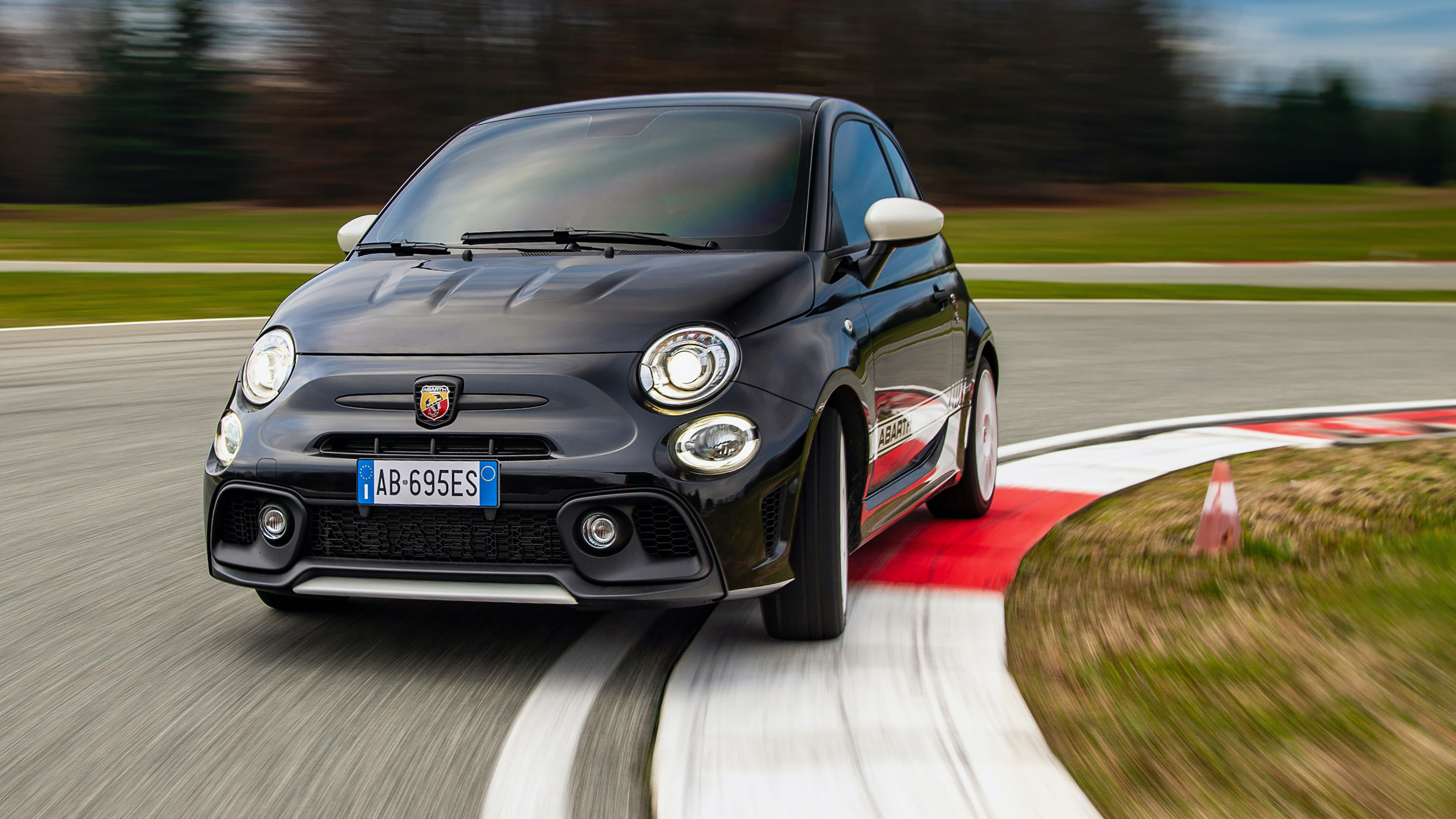 2021 Abarth 695 Esseesse