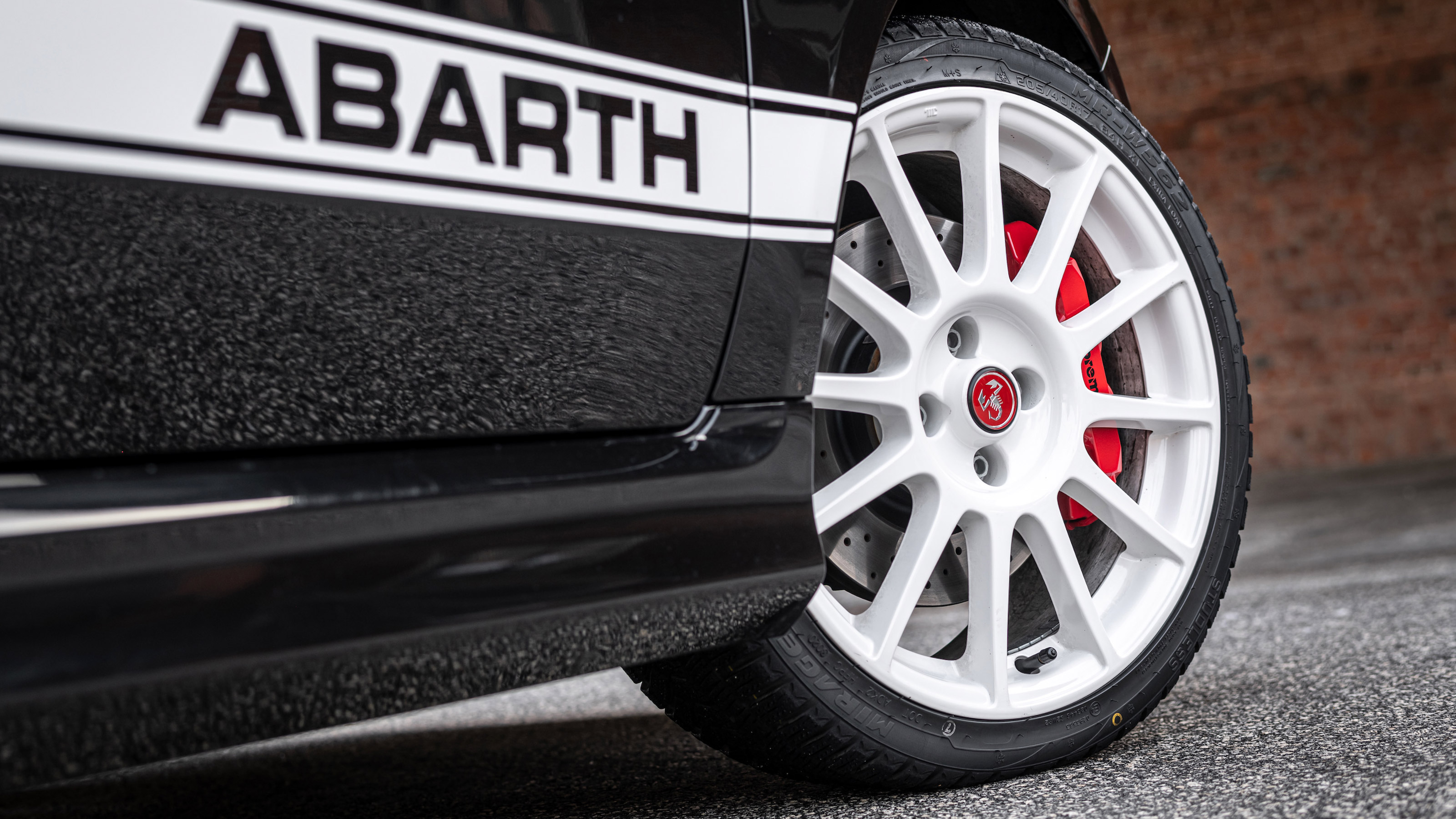 2021 Abarth 695 Esseesse